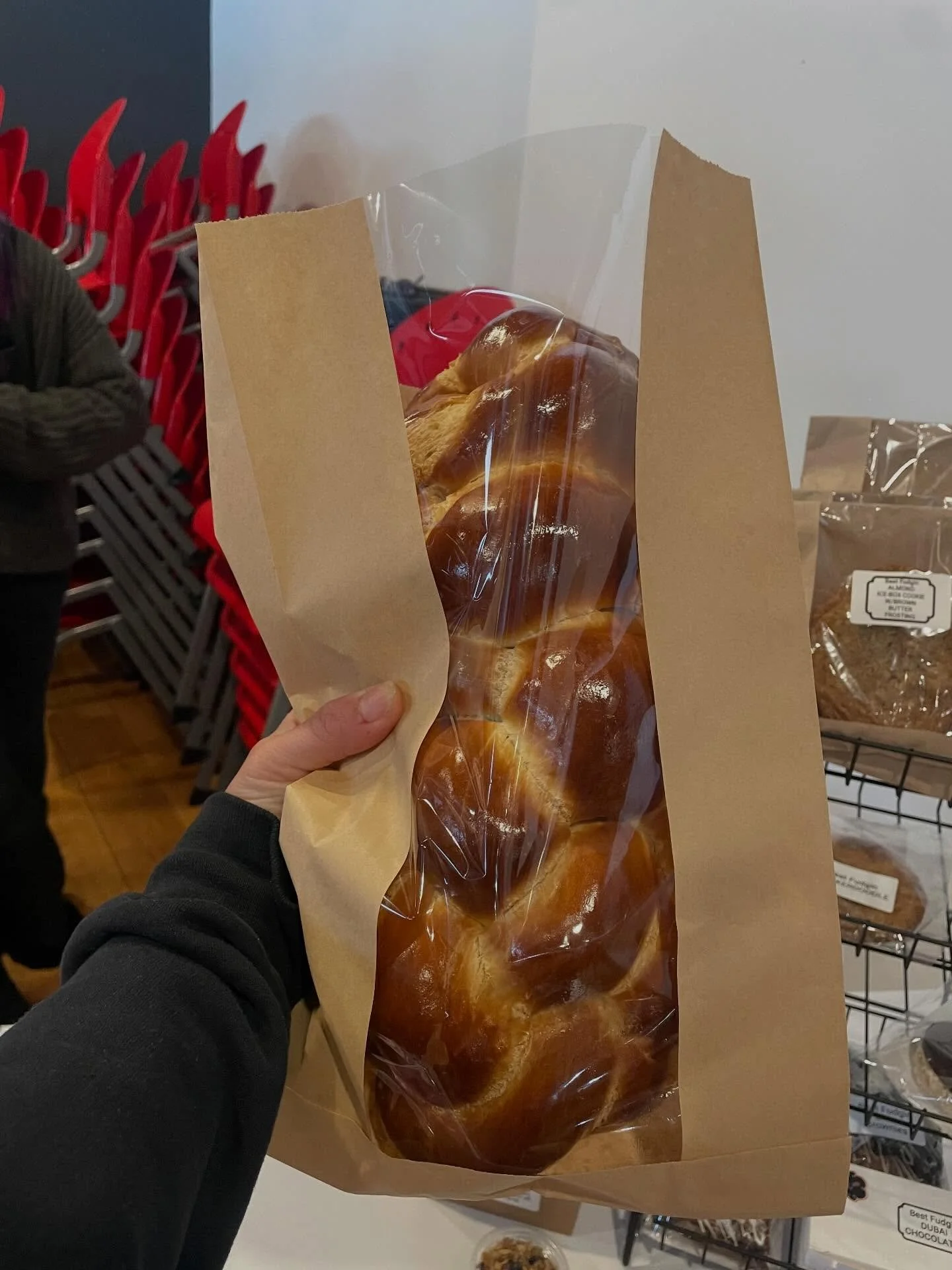 Fresh challah bread from @bestfudgincakes