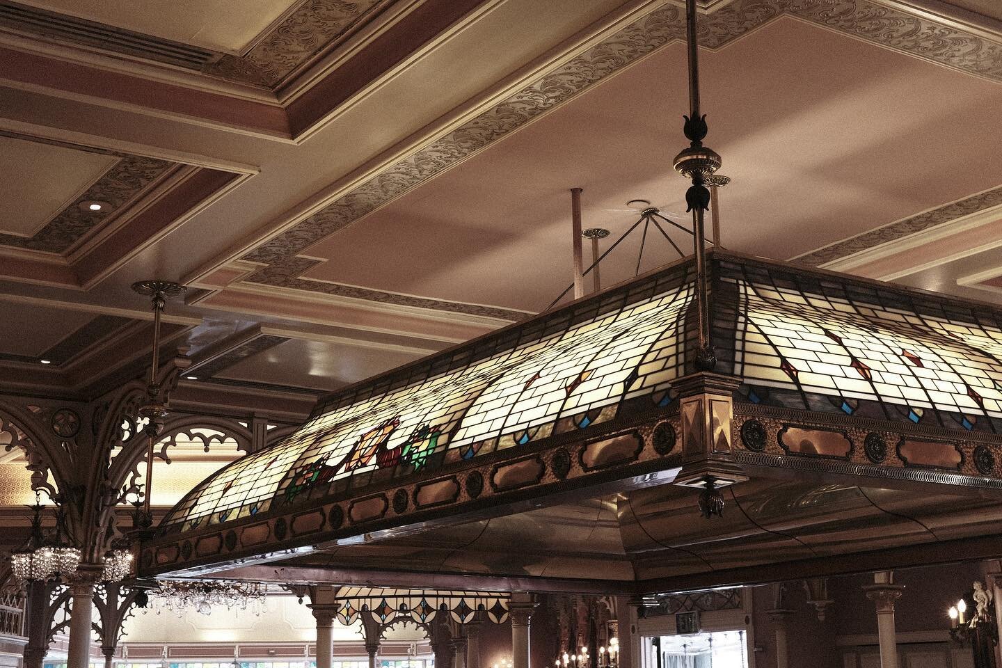 Plaza Inn detail. The main thing in this photo is a functional thing that keeps food warm. It is often said that form follows function, but this is a nonsense statement that was invented by Louis Sullivan and elaborated on by the terrible Adolf Loos.