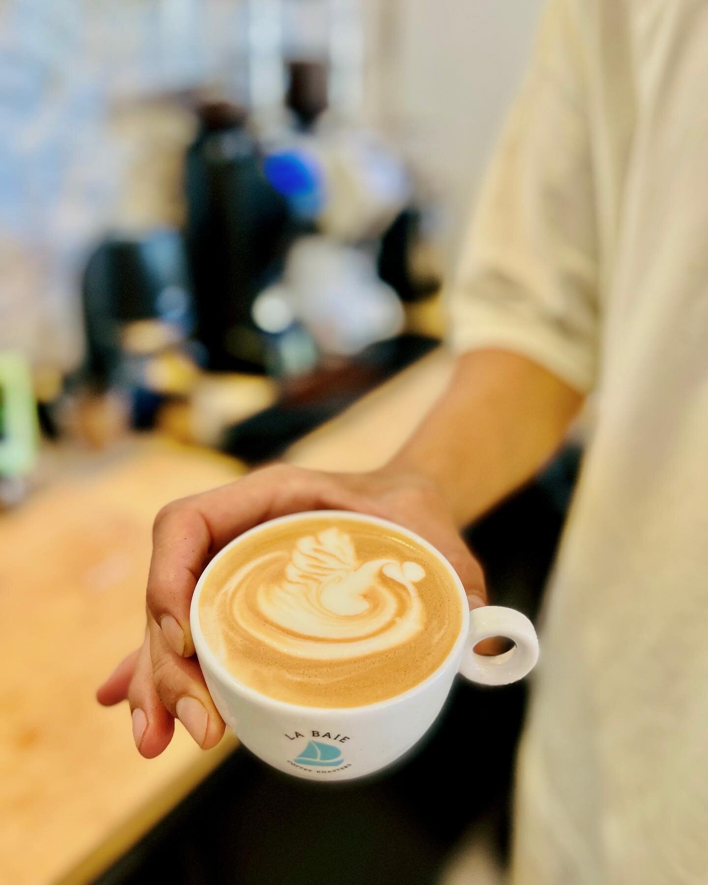Like if you need this right now 😁
.
.
.
#specialtycoffee #latteart #swan #barista #baristadaily #lamarzocco #caliwaterloo #coffeetime #coffeeshop #coffeeaddict #lobbcoffee
