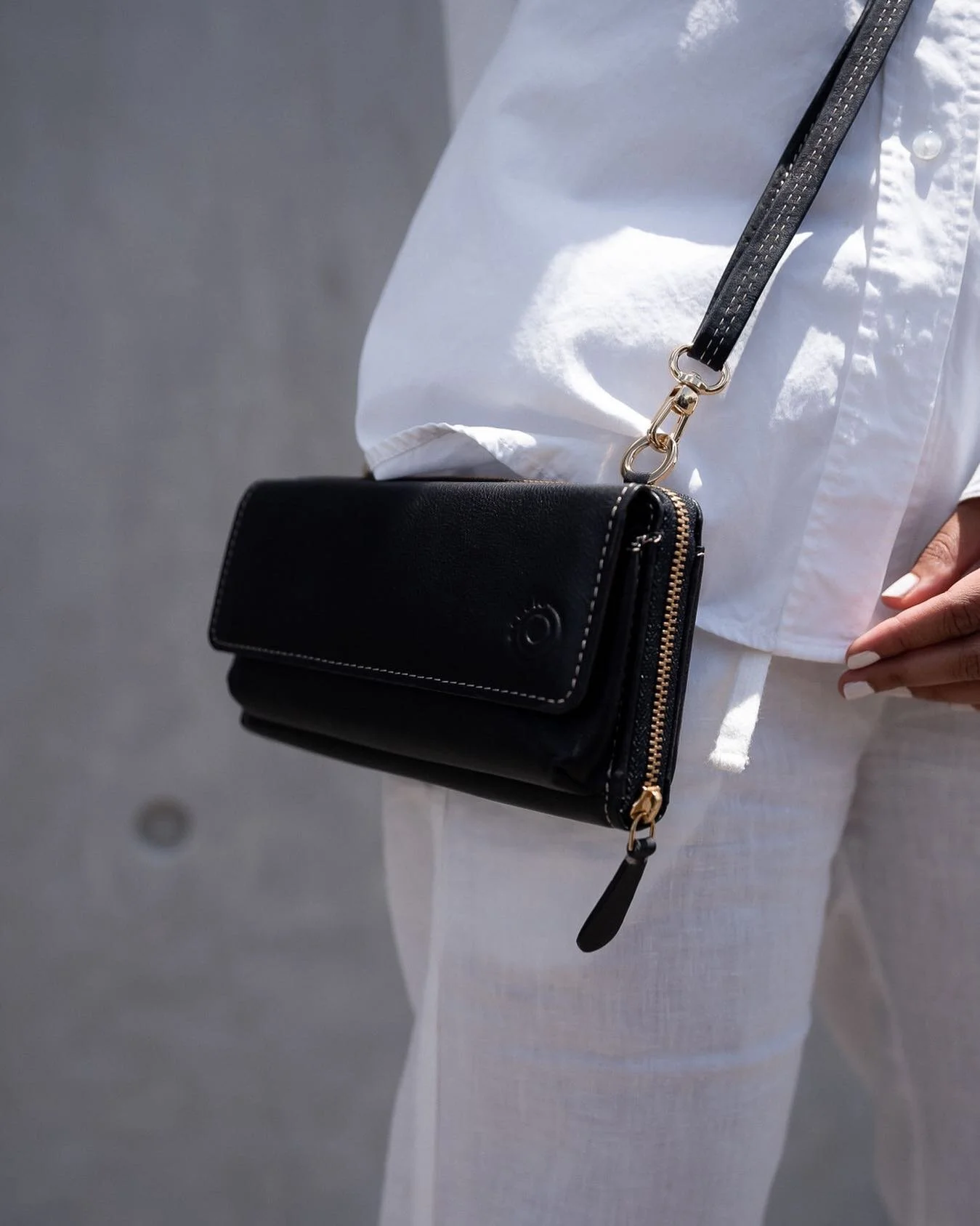 Inspired by  nature - the Anvi Cross body bag in Black Fennel - a classic for all occasions