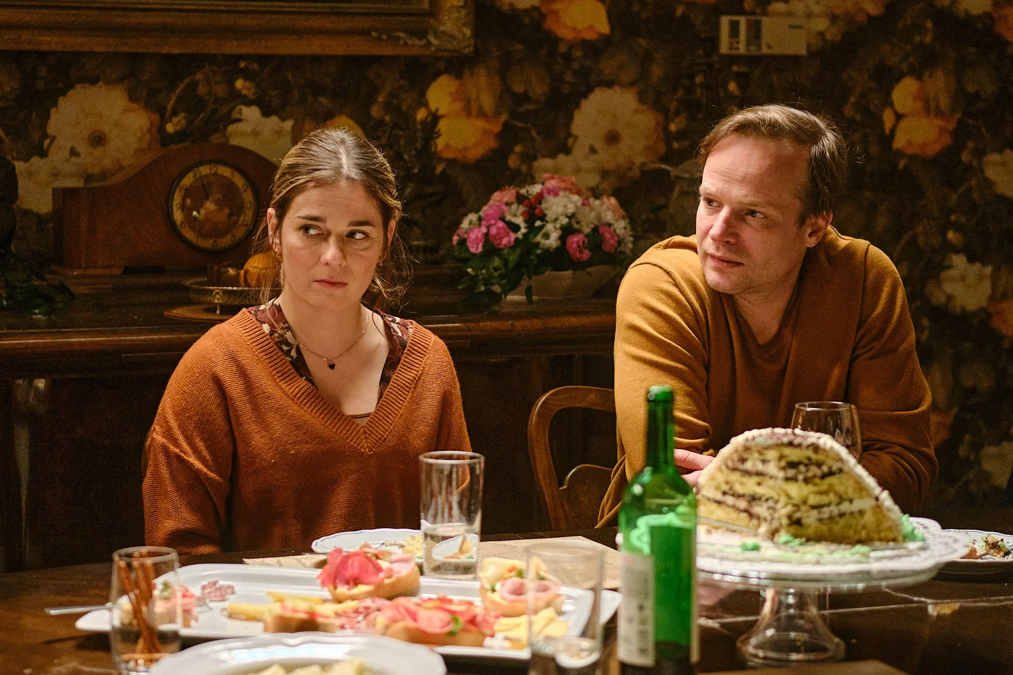 Tanec s medvedom_Pavla Gajdošíková a Kryštof Hádek jako pár, který stojí před životním rozhodnutím (zdroj Bontonfilm)2.jpg