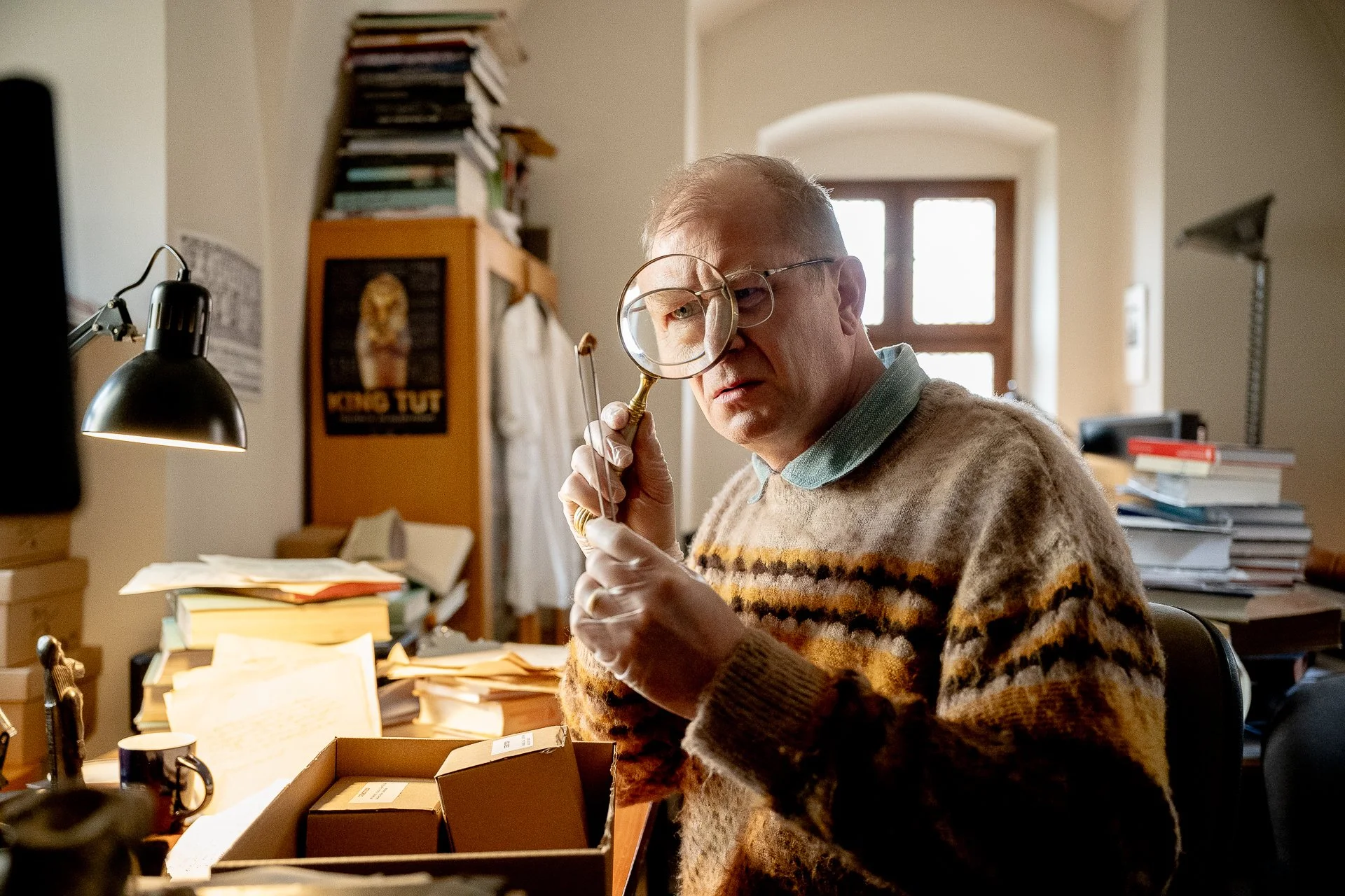 KSZ_Martin Pechlát jako roztržitý akademik Čenda (foto Bontonfilm)2.jpg