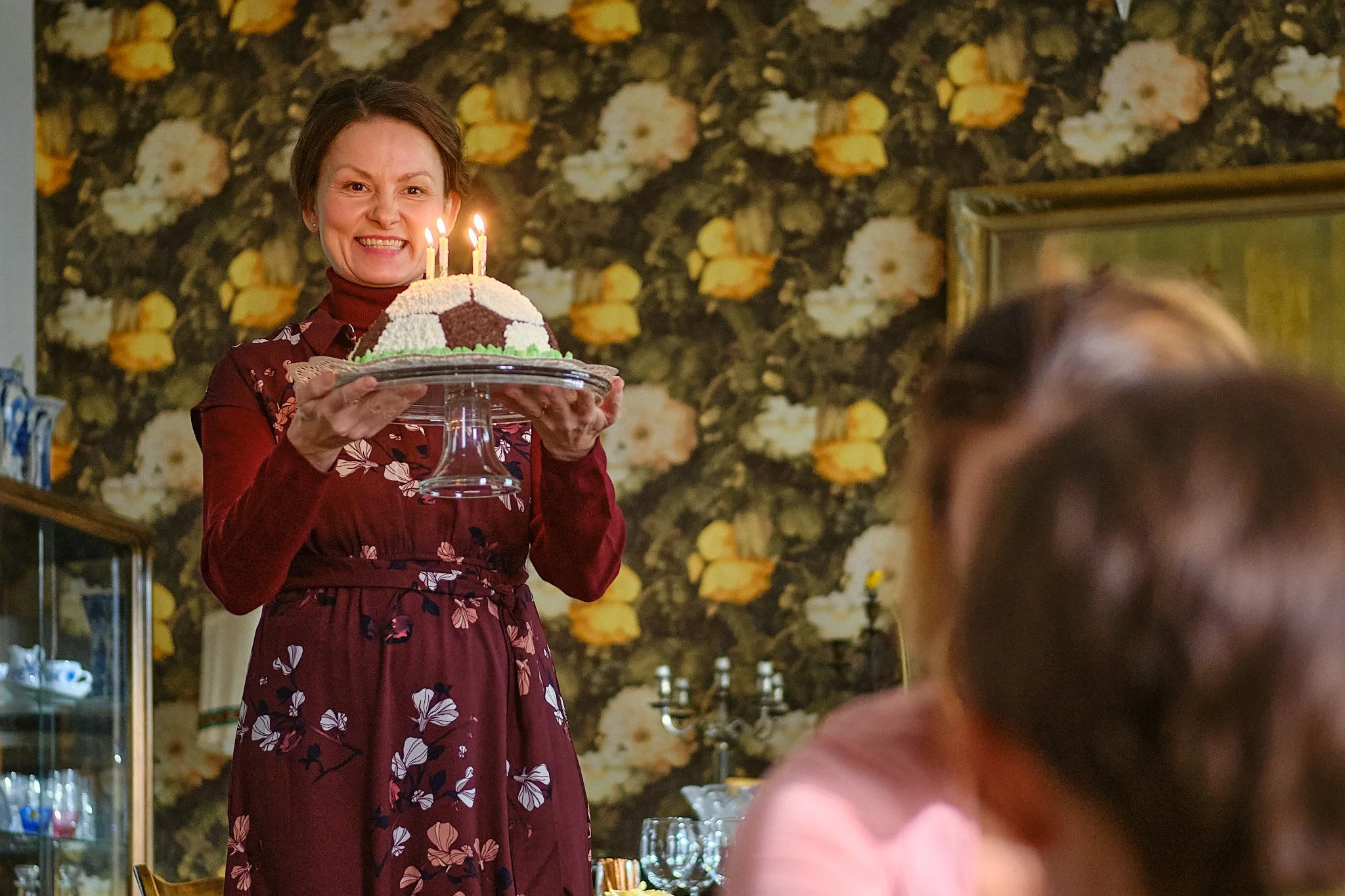 Tanec s medvedom_Klára Melíšková jako Lindina matka (zdroj Bontonfilm)2.jpg