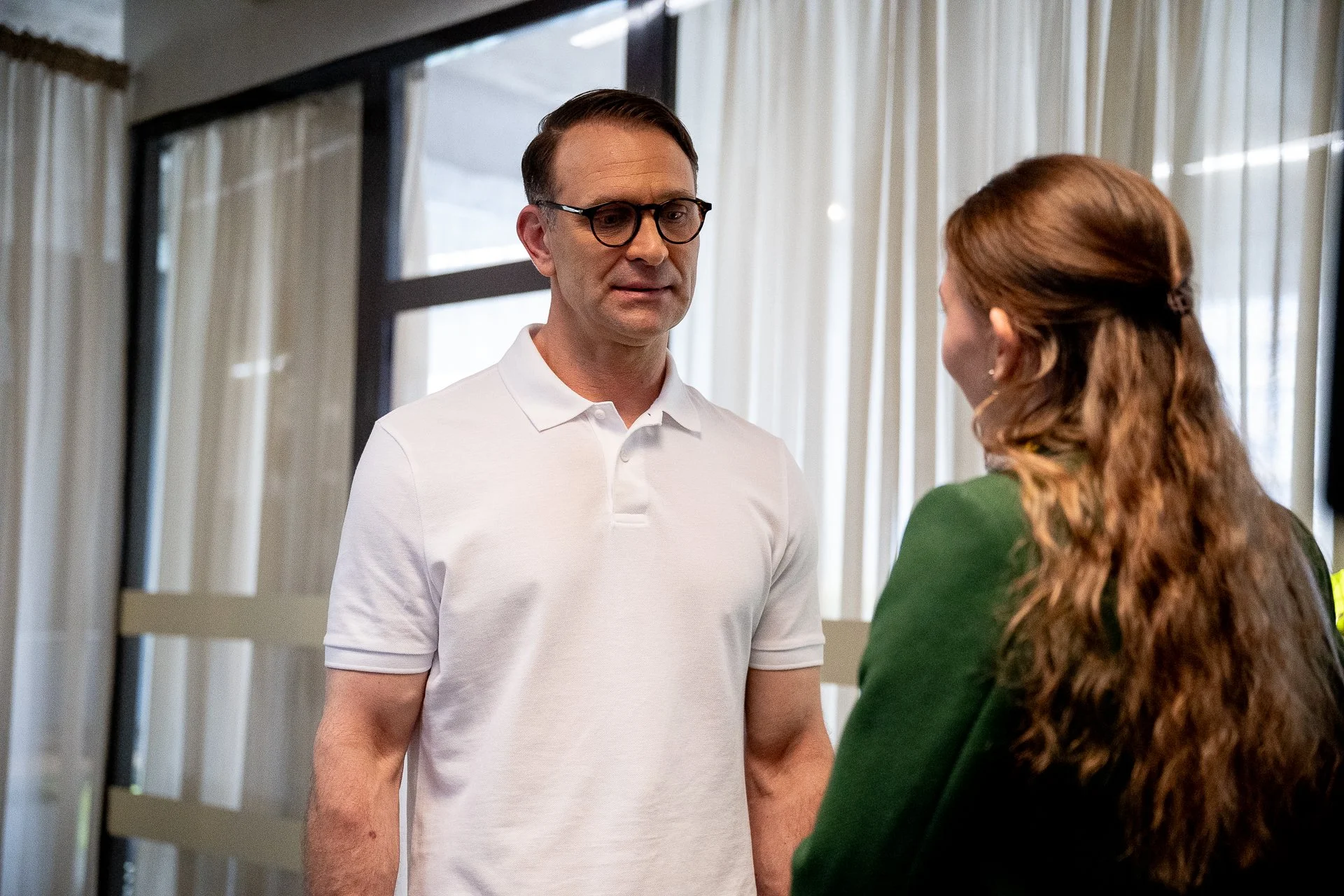 KSZ_Tomáš Maštalír jako gynekolog Richard (foto Bontonfilm)2.jpg