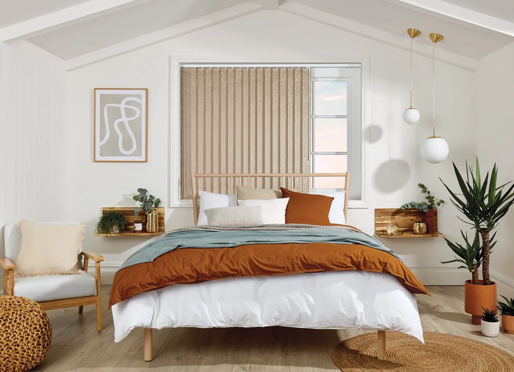 LL_2022_Vertical_Collina_Champagne_Bed2_Main_MAIL.jpg
