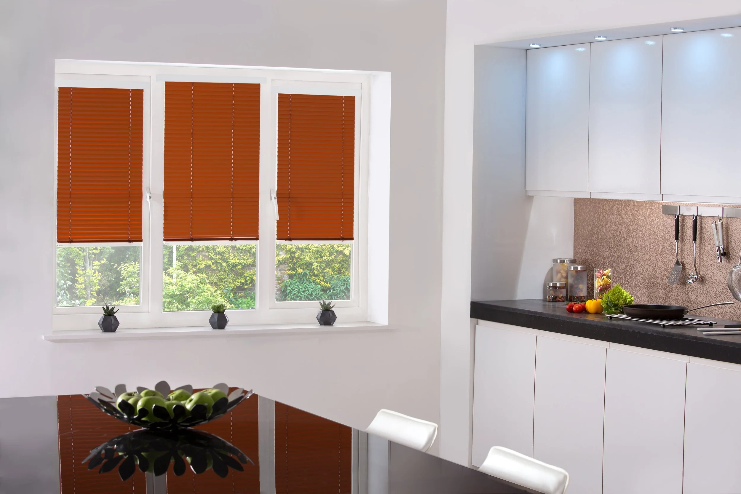 Venetian_BurntOrange_Closed_ModKitchen-min.jpg