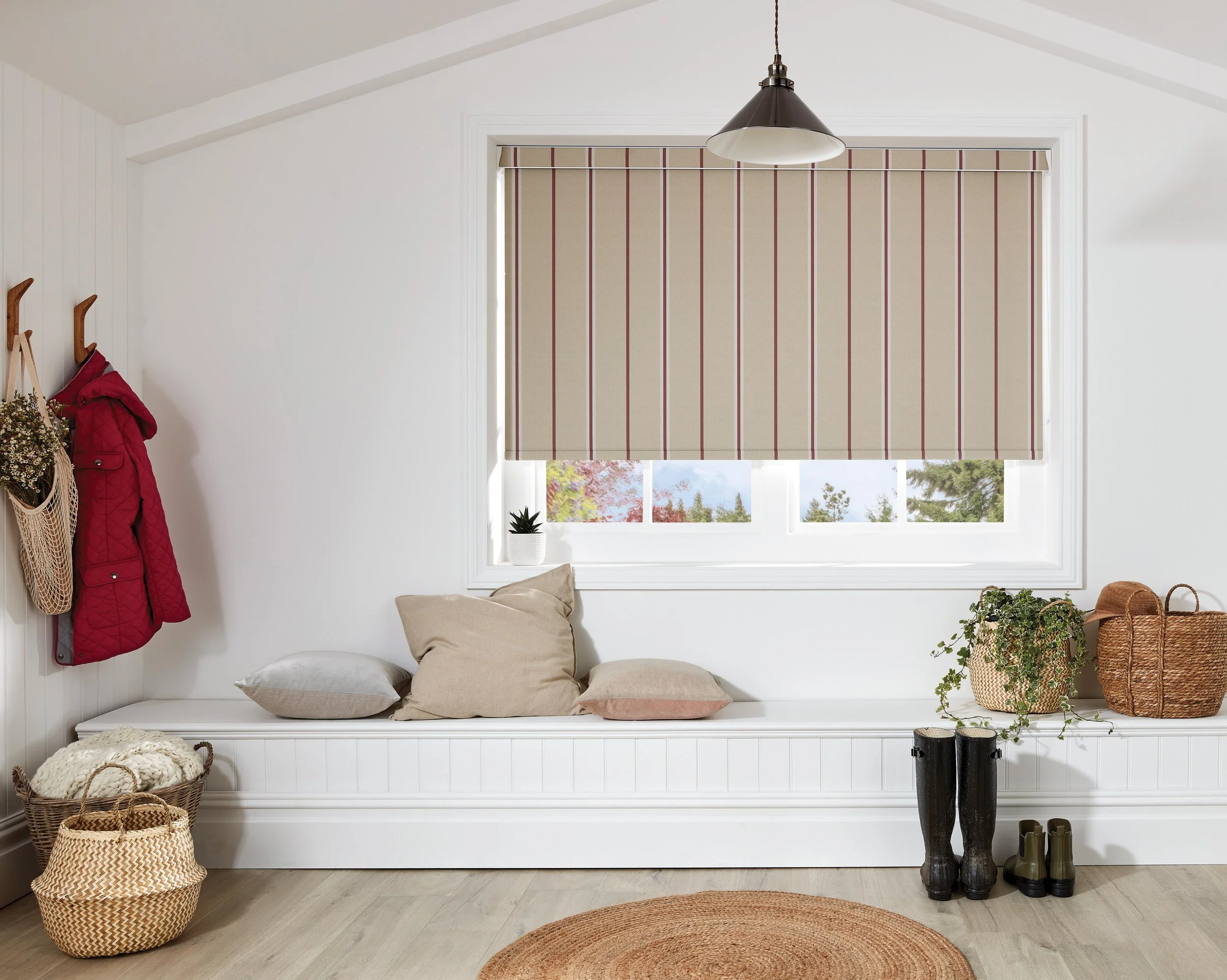 LL_2022_Roller_Ashford_Hessian-Red_Boot-Room_Main2.jpg