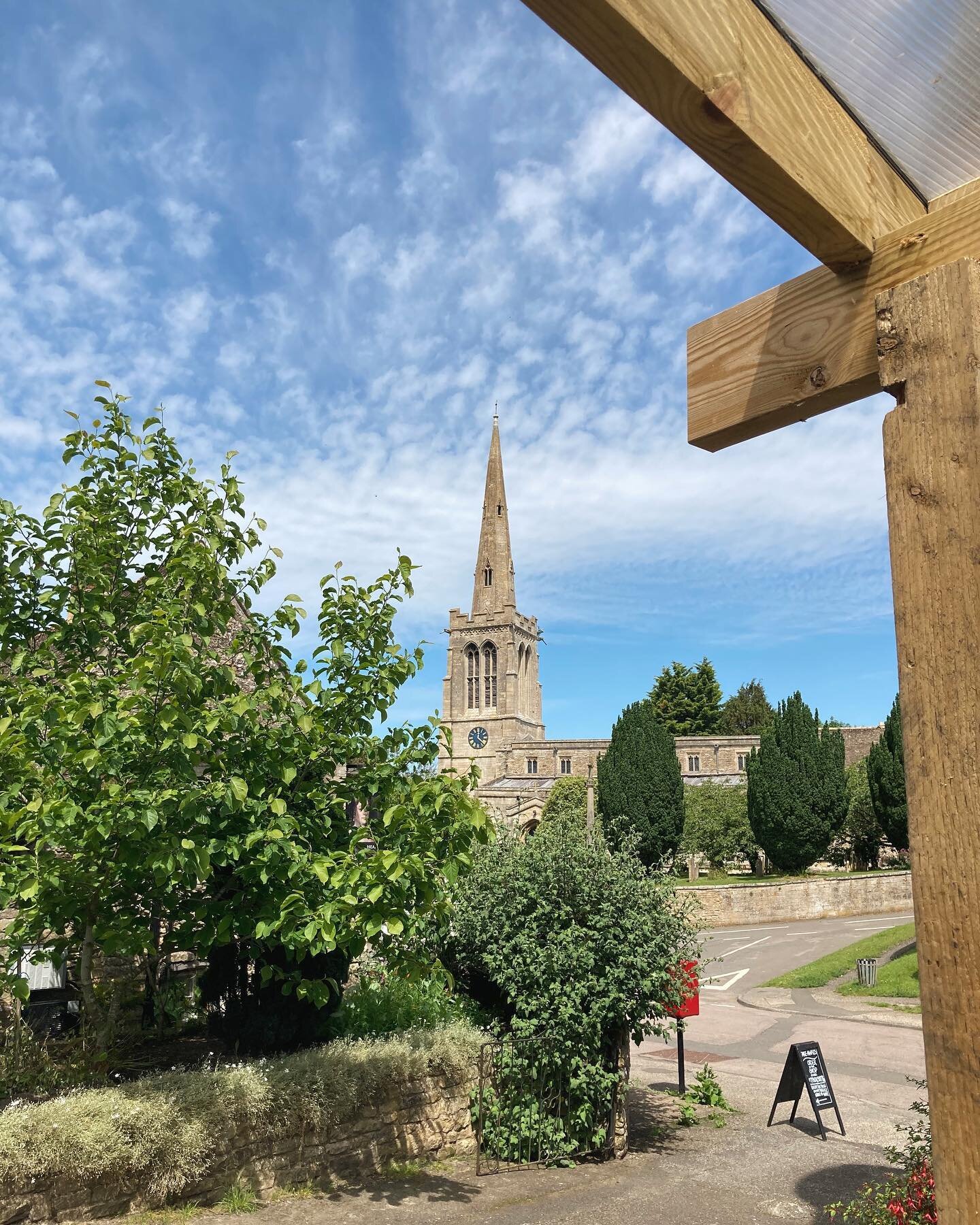 It&rsquo;s a fabulous Friday! We hope everyone gets to enjoy the sunshine ☀️ 💛 
&bull;
&bull;
&bull;
&bull;
#bulwick #englishchurch #historicengland #villagelife #countryliving #countrylife #rurallife #stamforduk #northants