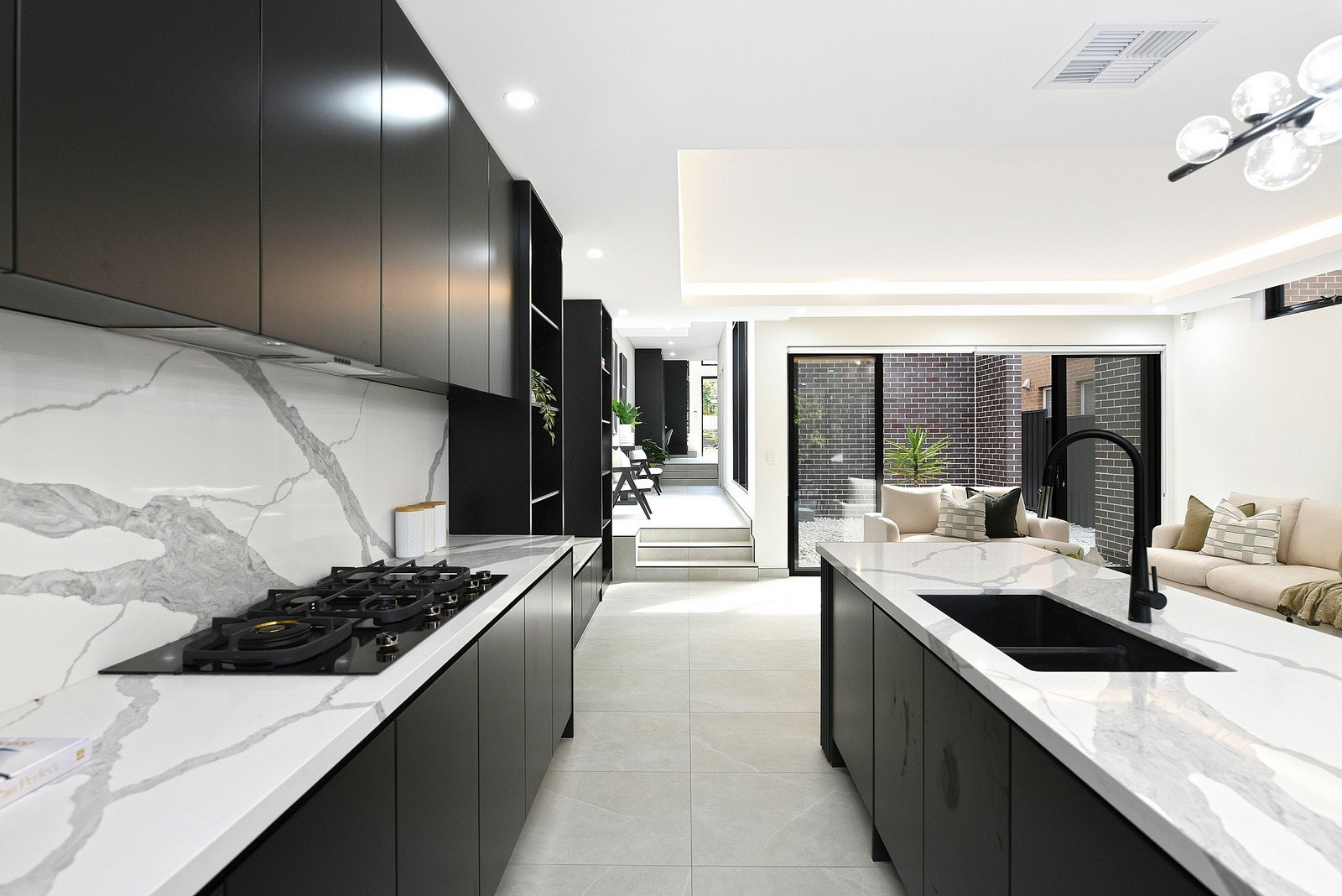 (WEB) 7 Blackshaw Ave, Mortdale (9).jpg