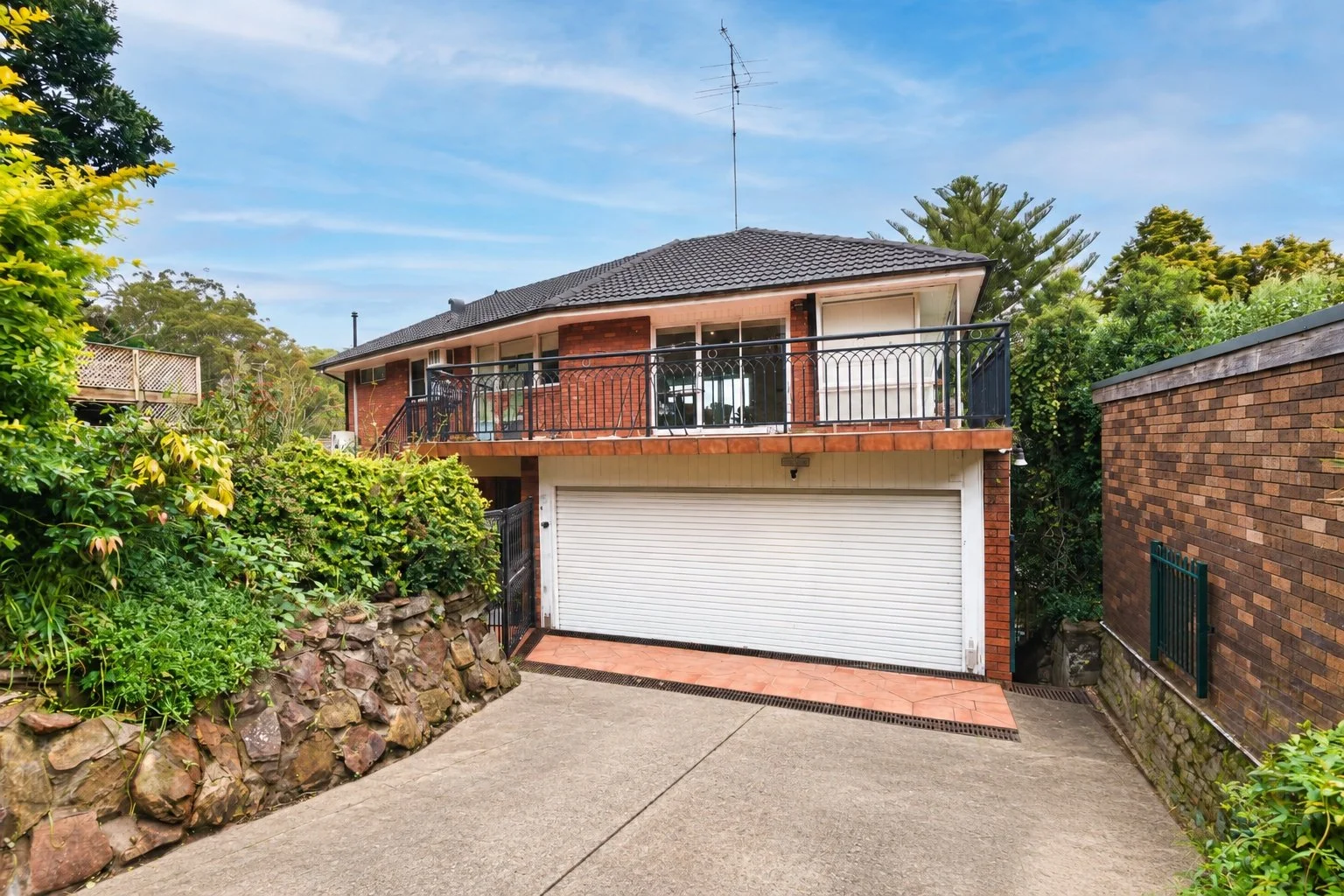 wide_exterior_real_estate_style_photo_of_a_suburba.jpg