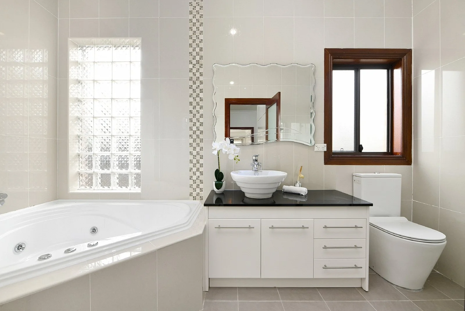 (WEB) 8A Neirbo Avenue, Hurstville (9).jpg