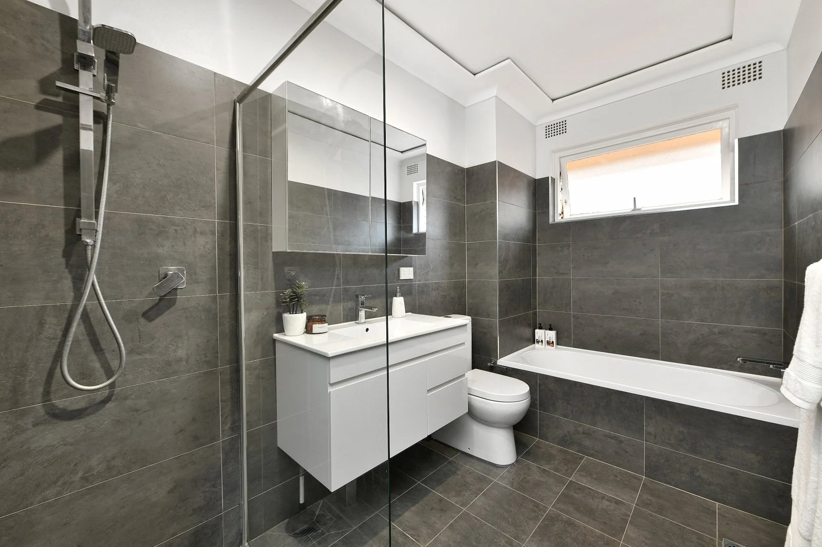 (WEB) 6_6 Letitia Street, Oatley (7).jpg