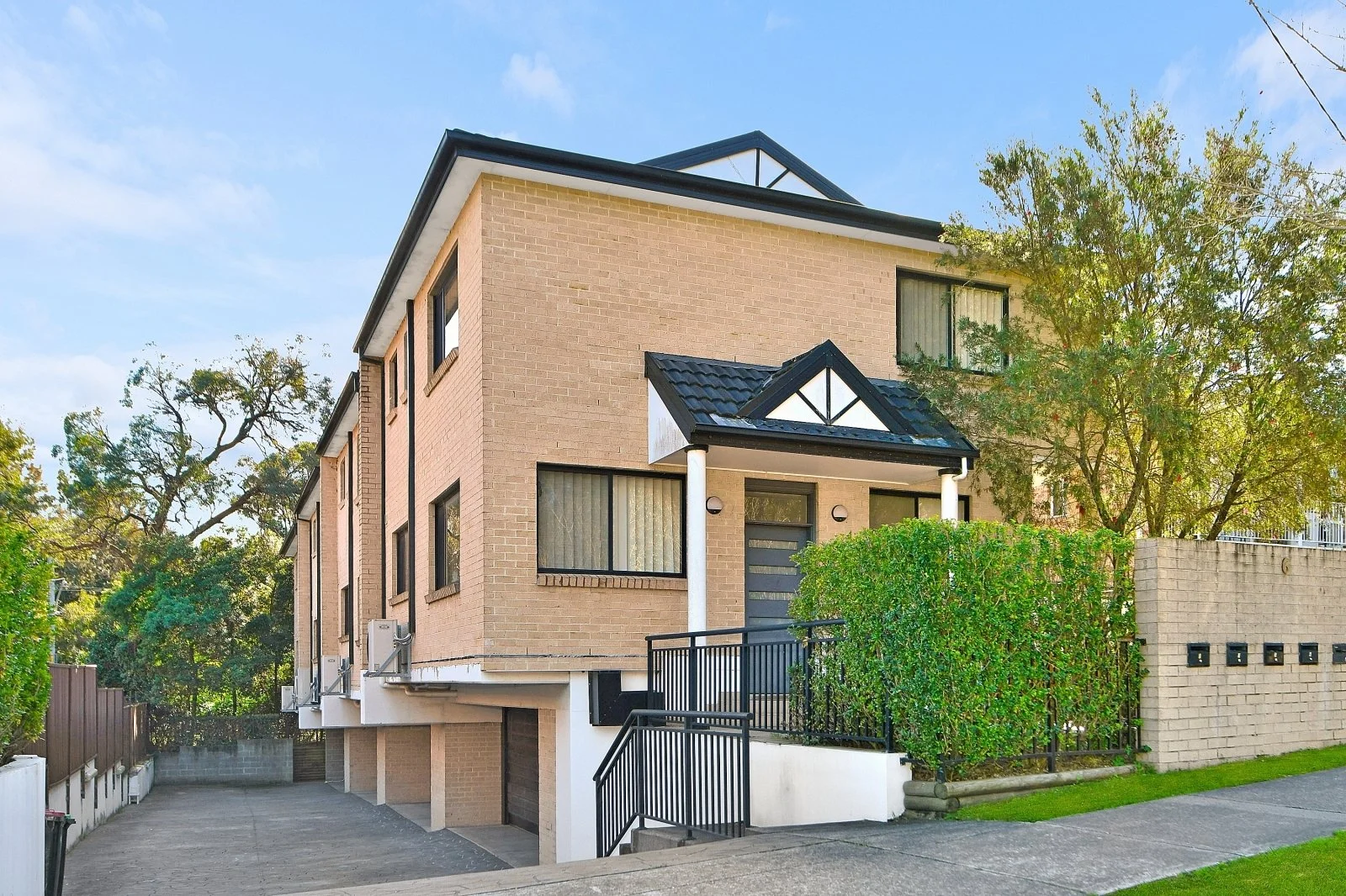 (WEB) 4_6 Oatley Parade, Oatley (1).jpg