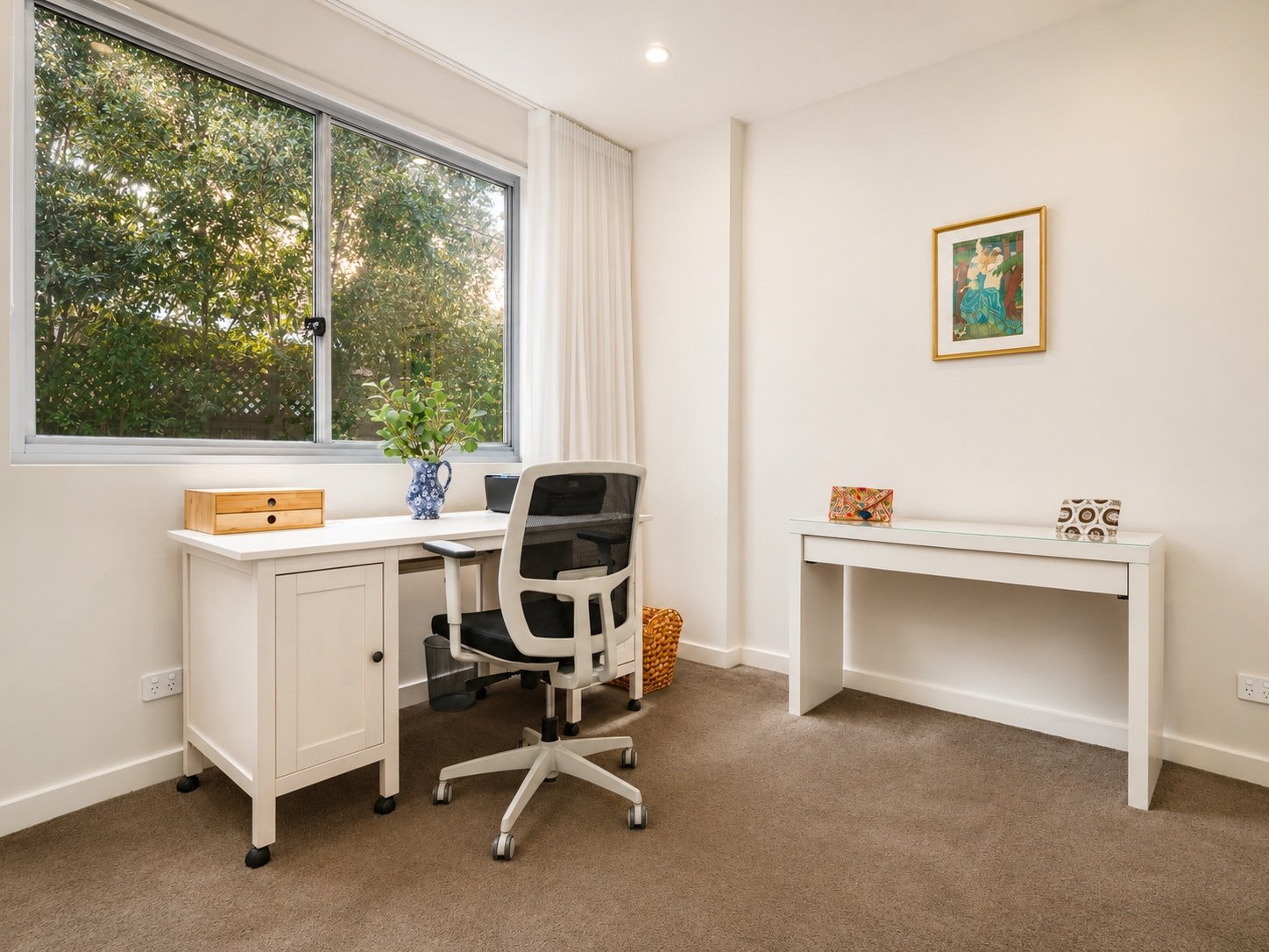 01_a_bright_minimal_modern_home_office_room_scene._o_1_batch_1.jpeg