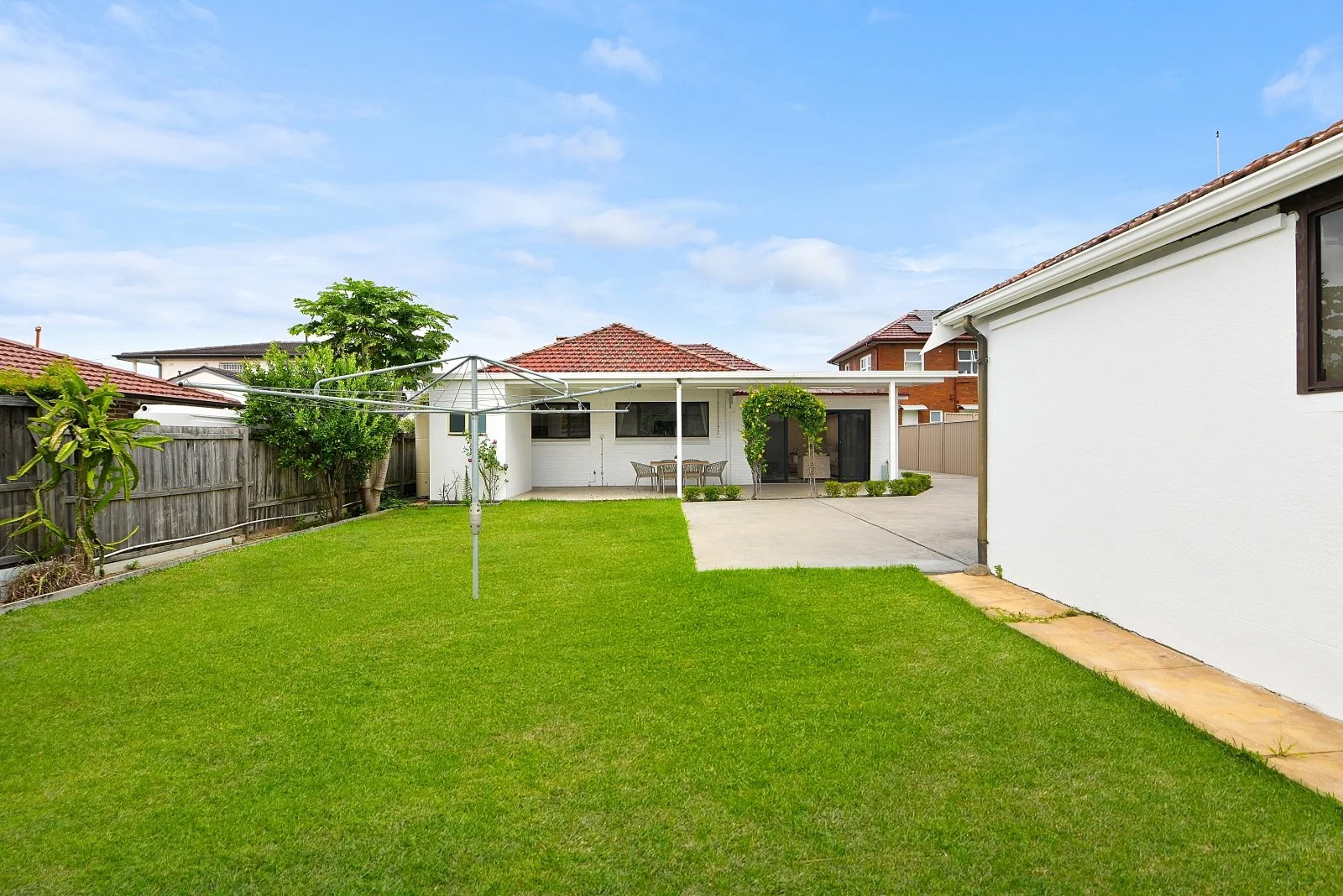 (WEB) 8A Neirbo Avenue, Hurstville (7).jpg