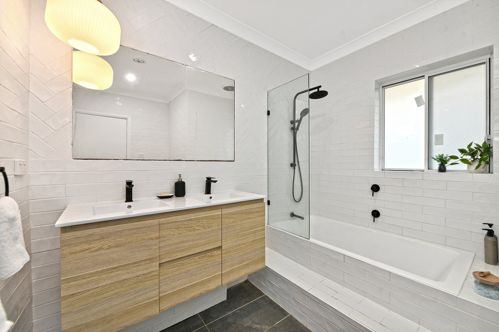 (WEB) 40 Boyd Ave, Lugarno (14).jpg