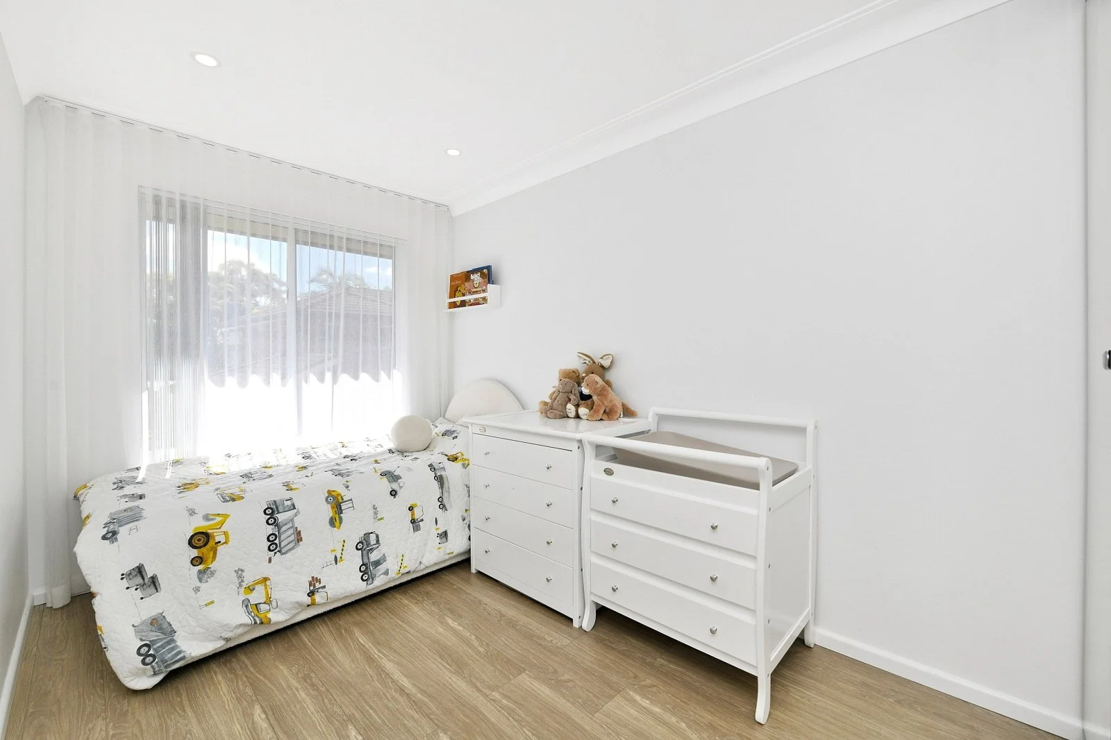 (WEB) 6_31 Wonoona Parade E, Oatley (8).jpg