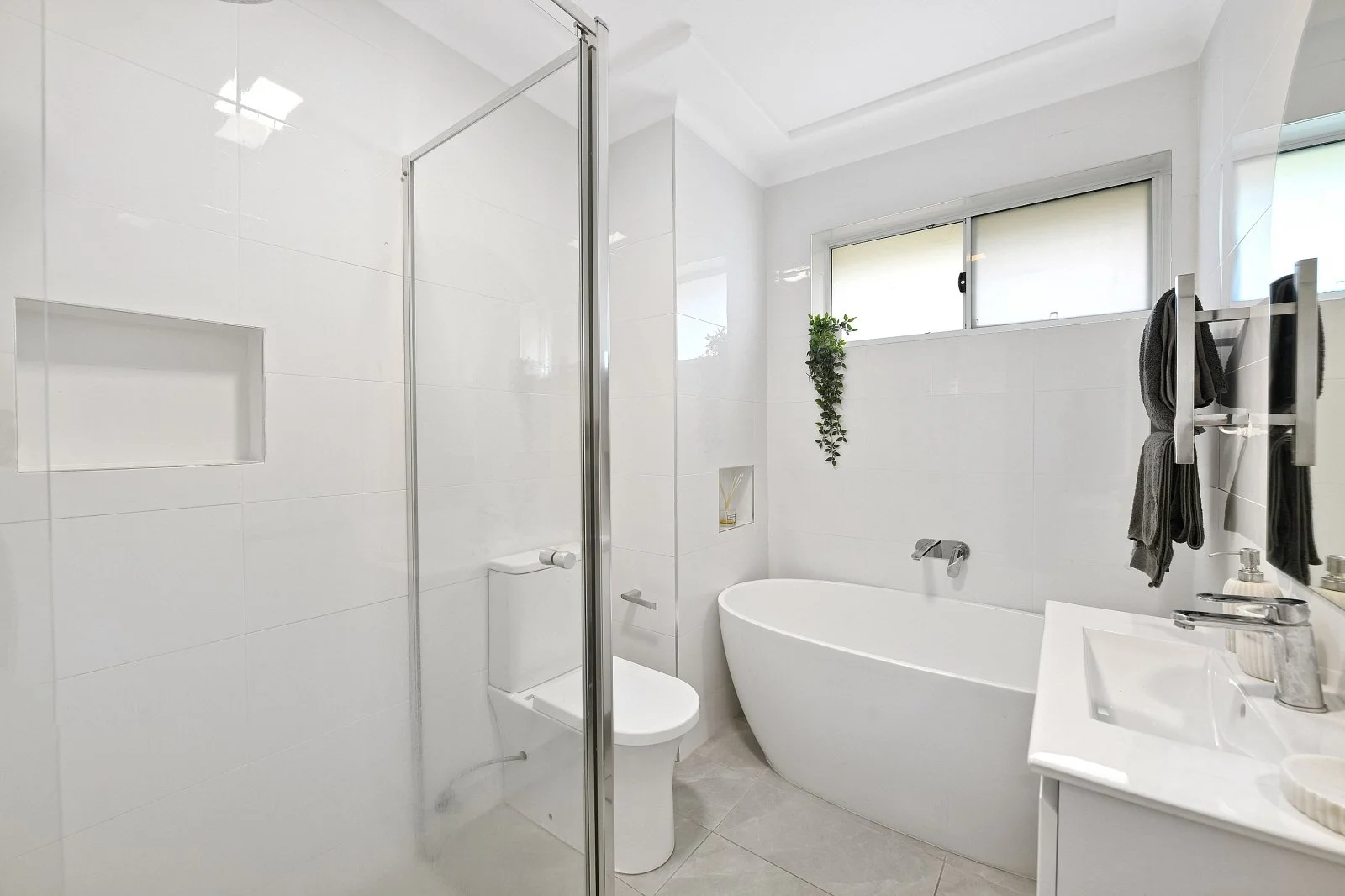 (WEB) 6_31 Wonoona Parade E, Oatley (6).jpg