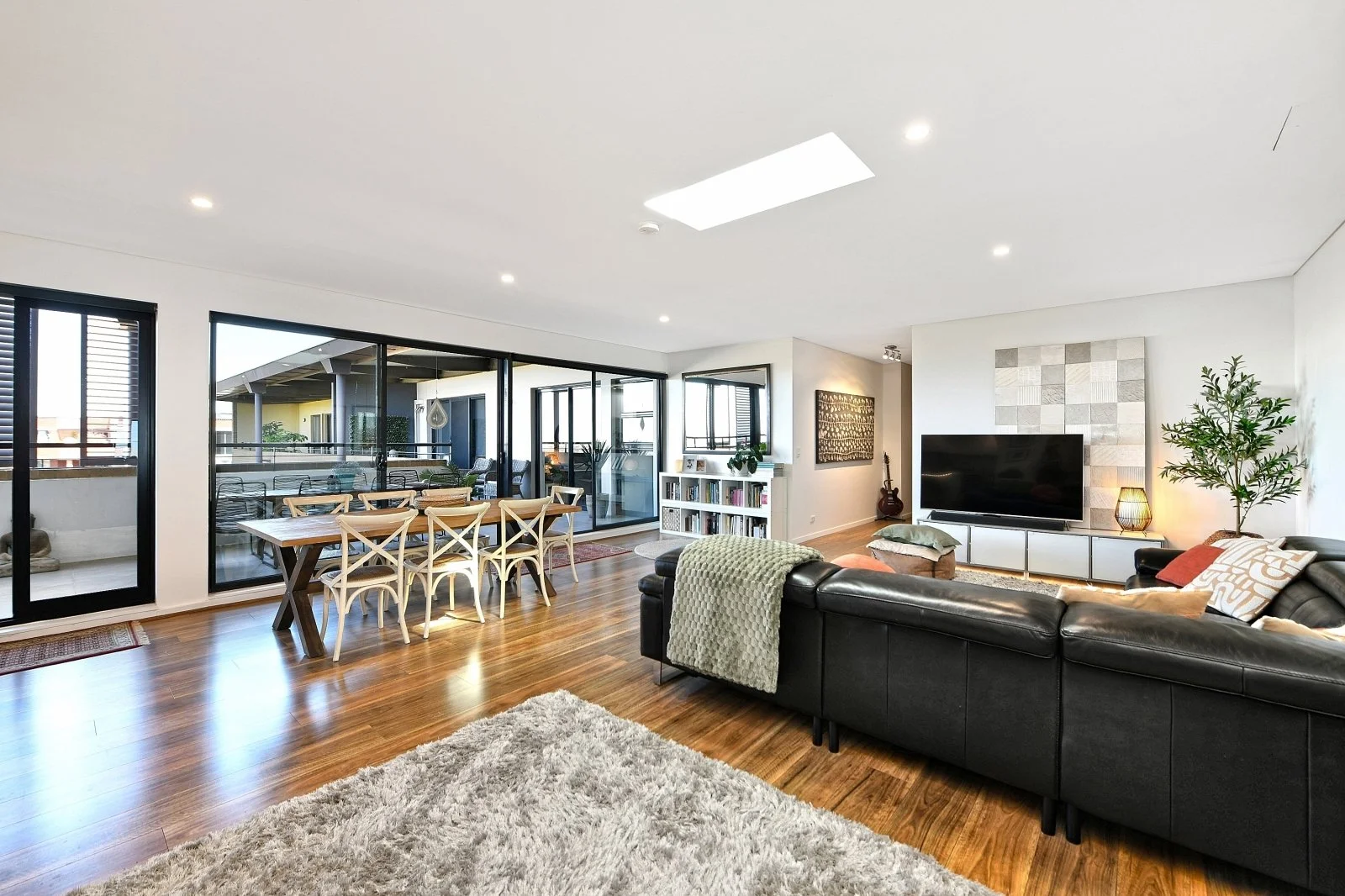 (WEB) 62_313 Forest Rd, Hurstville (3).jpg