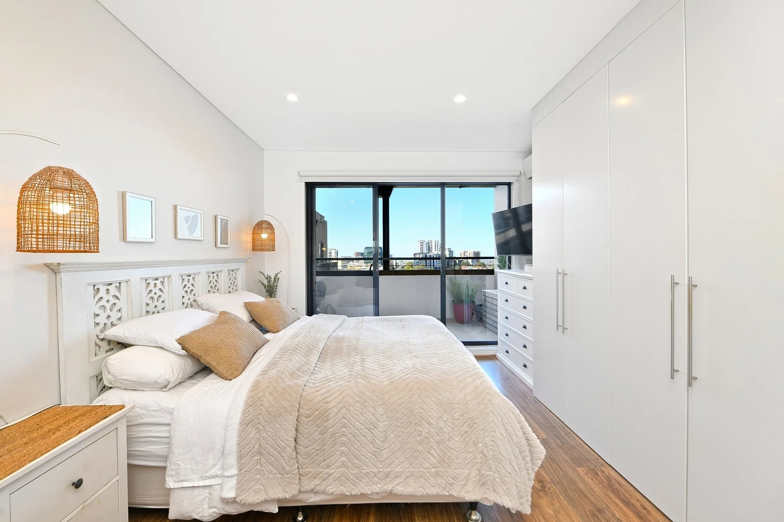 (WEB) 62_313 Forest Rd, Hurstville (14).jpg