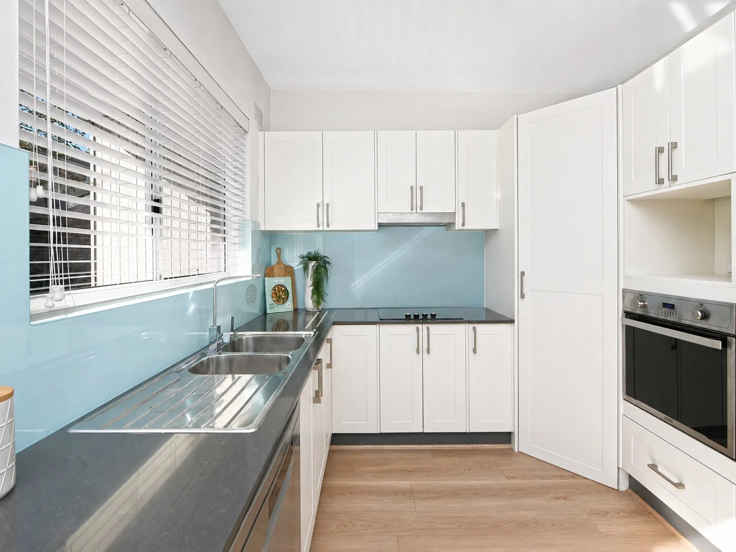 kitchen_blinds_white_1.jpg