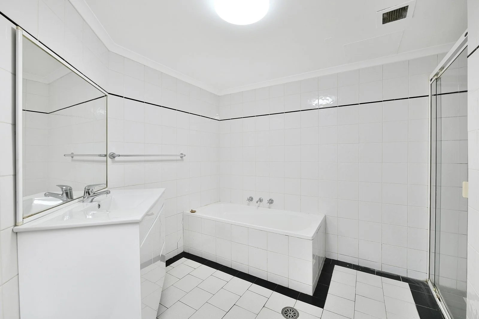 (WEB) 16_8-12 Bond St, Hurstville (8) - Copy.jpg