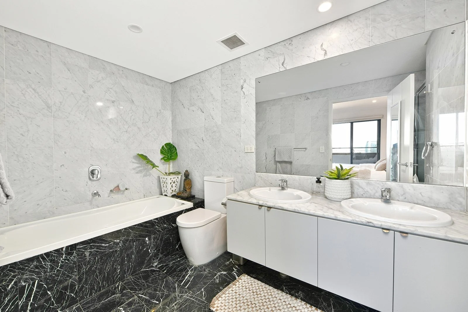 (WEB) 62_313 Forest Rd, Hurstville (15).jpg