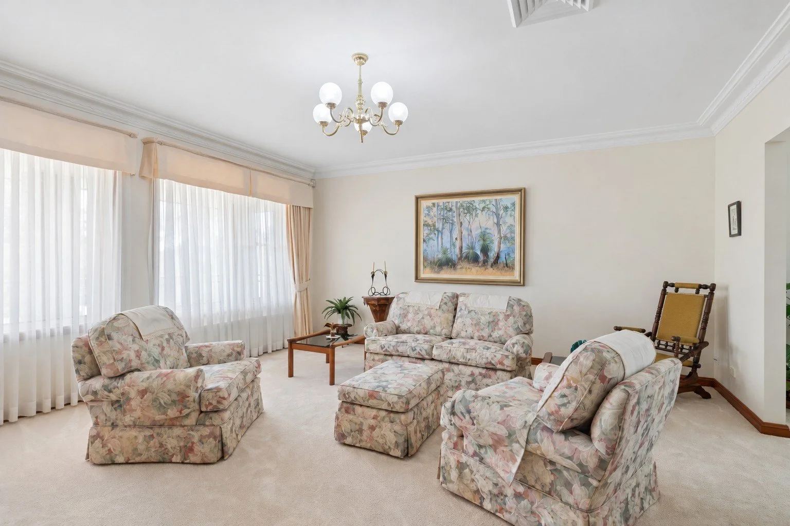 Traditional Floral Living Room Interior.jpg