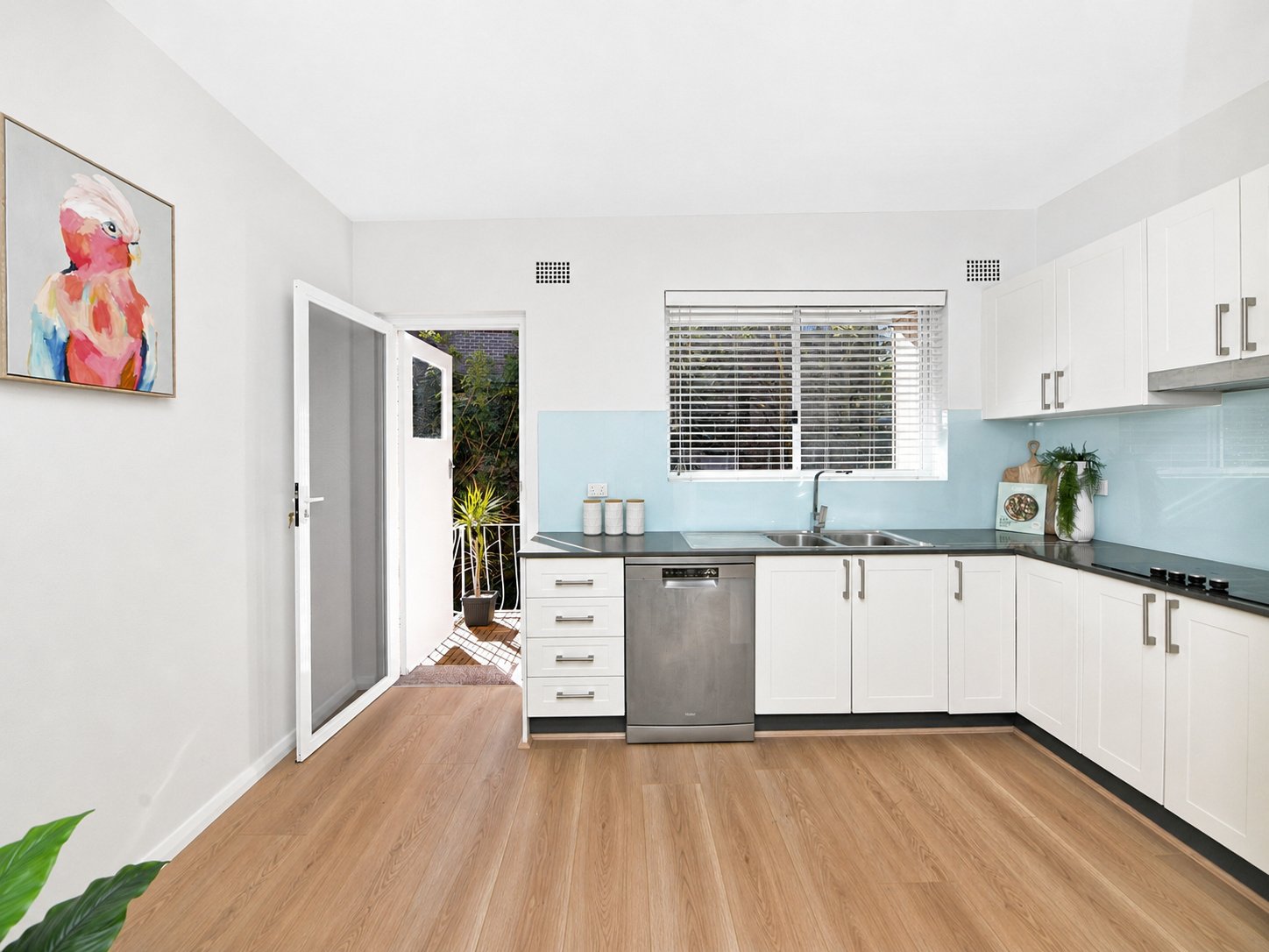 kitchen_blinds_white_2.jpg