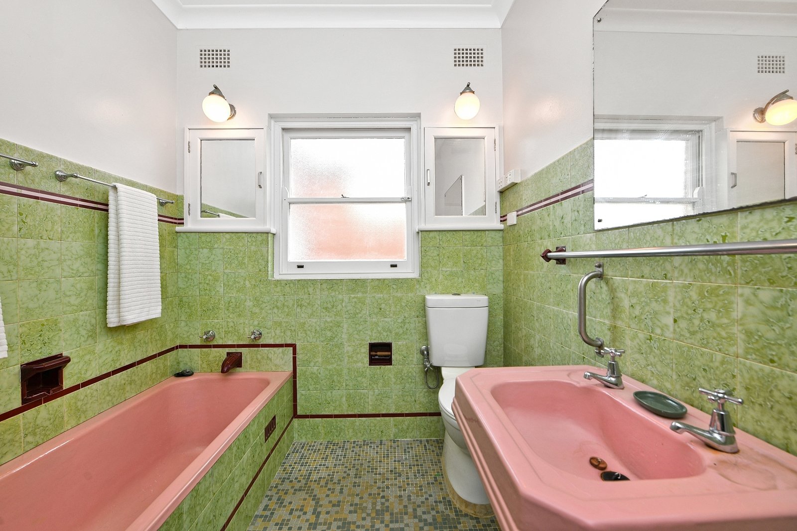 (WEB) 14 Macken Cres, Oatley (13).jpg
