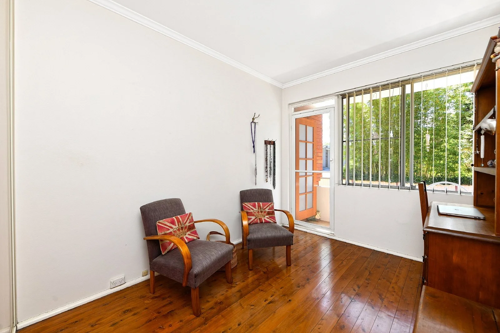 (WEB) 4_52 Station Street, Mortdale (6).jpg