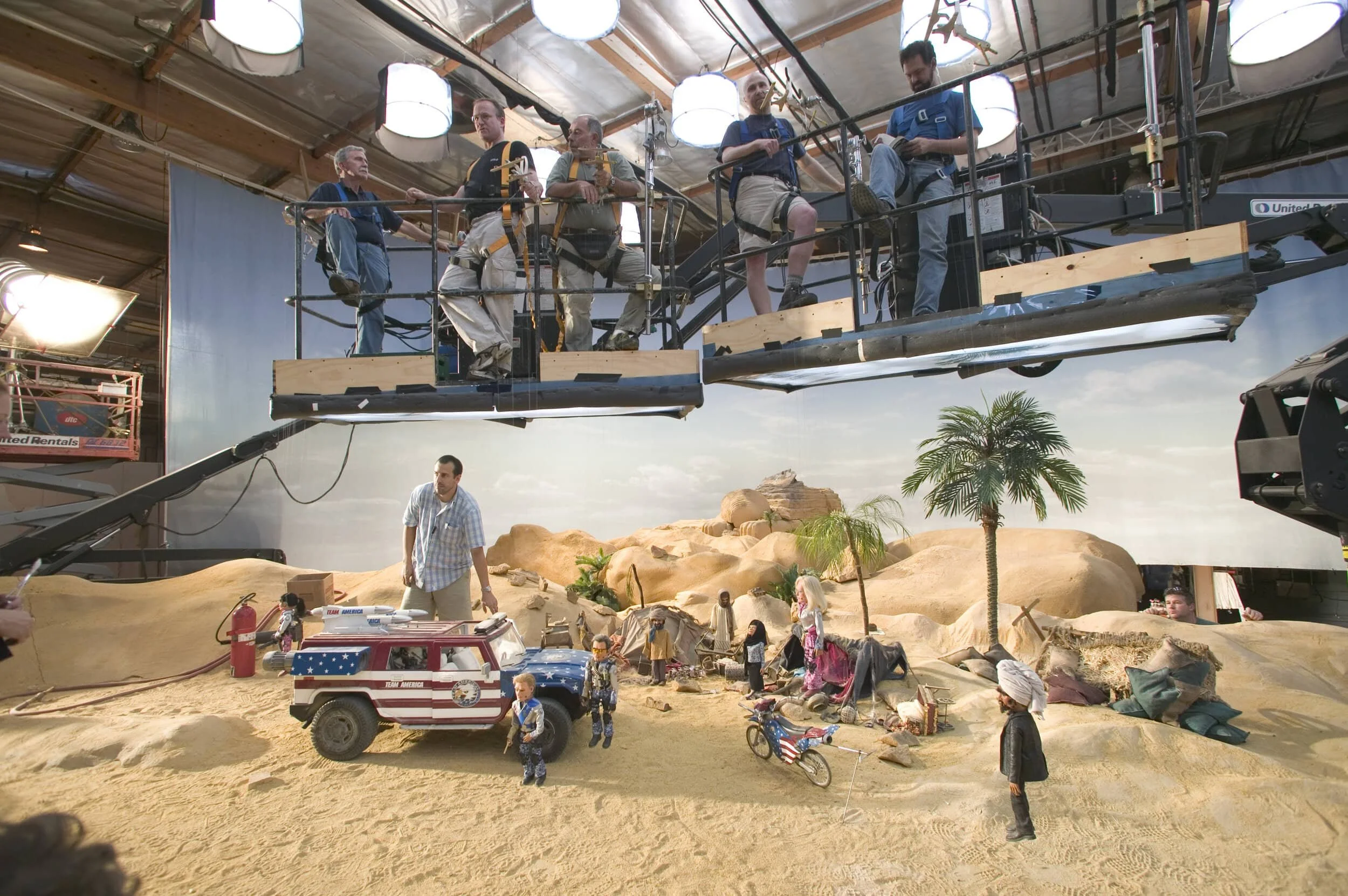 07_TeamAmerica_CairoChase_withCrew.jpg