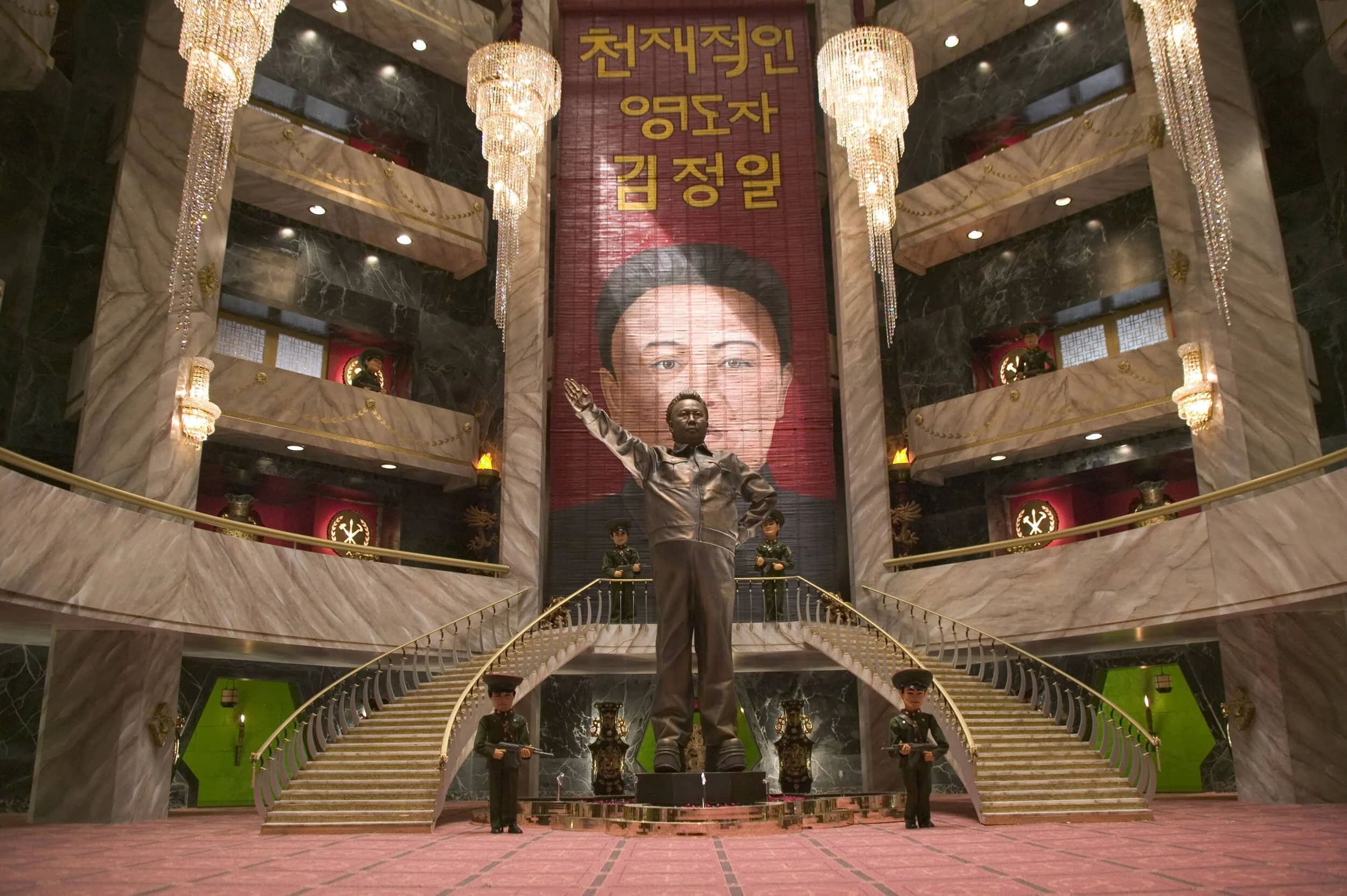 09_TeamAmerica_KimJungIl_Foyer.jpg