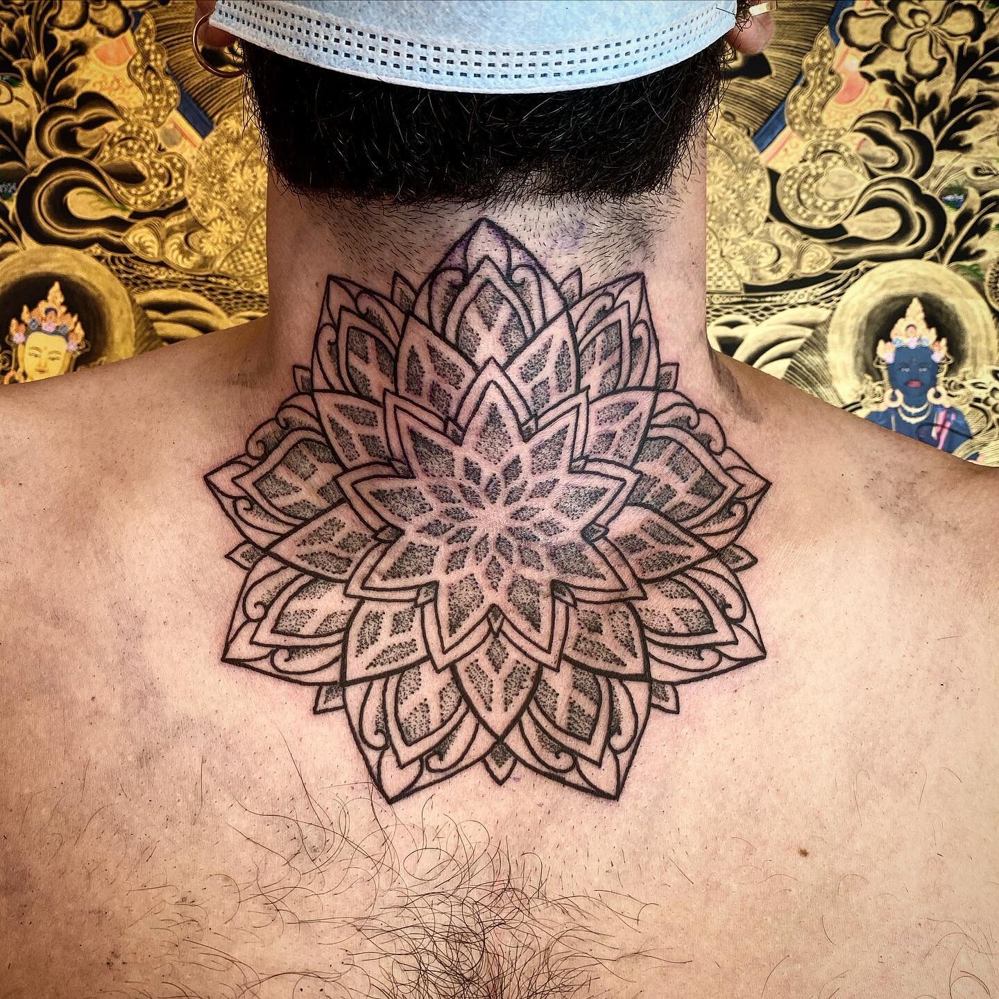 #mandalatattoo #dotworktattoo #siontattoo #valaistattoo #art #mandala @goldenmandalatattoo