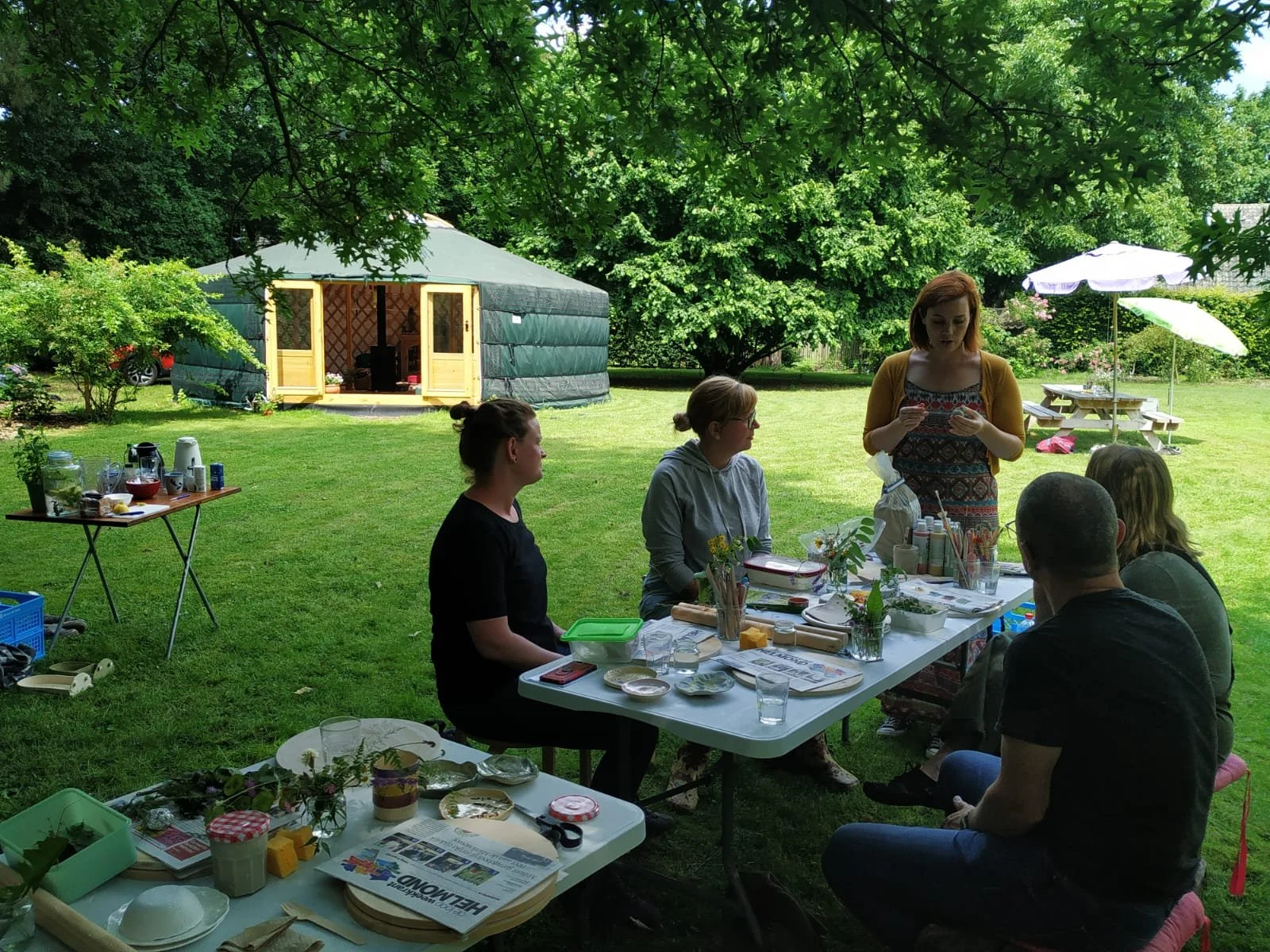 activiteit met yurt op achtergrond.jpg