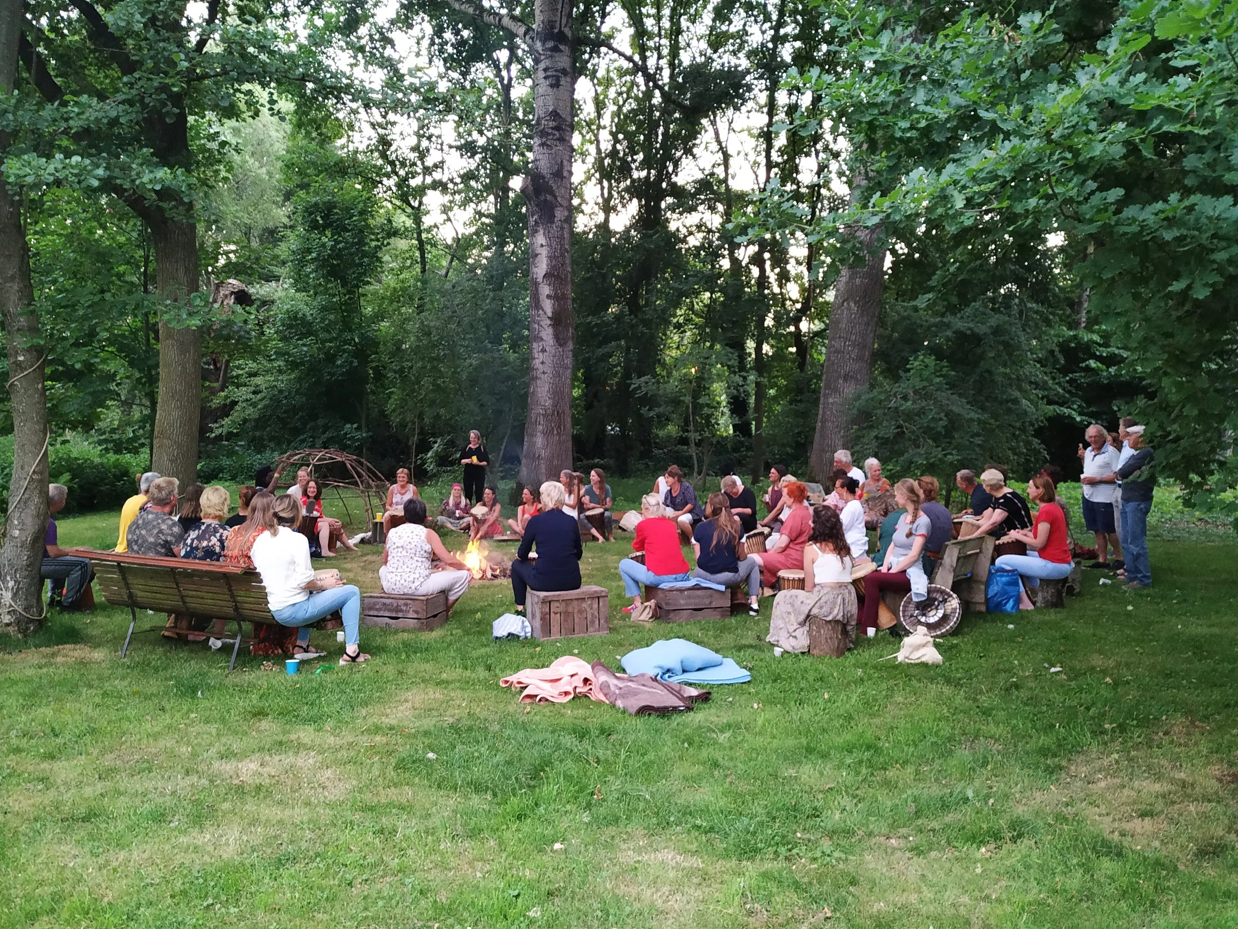 Groep bij trommels.jpg