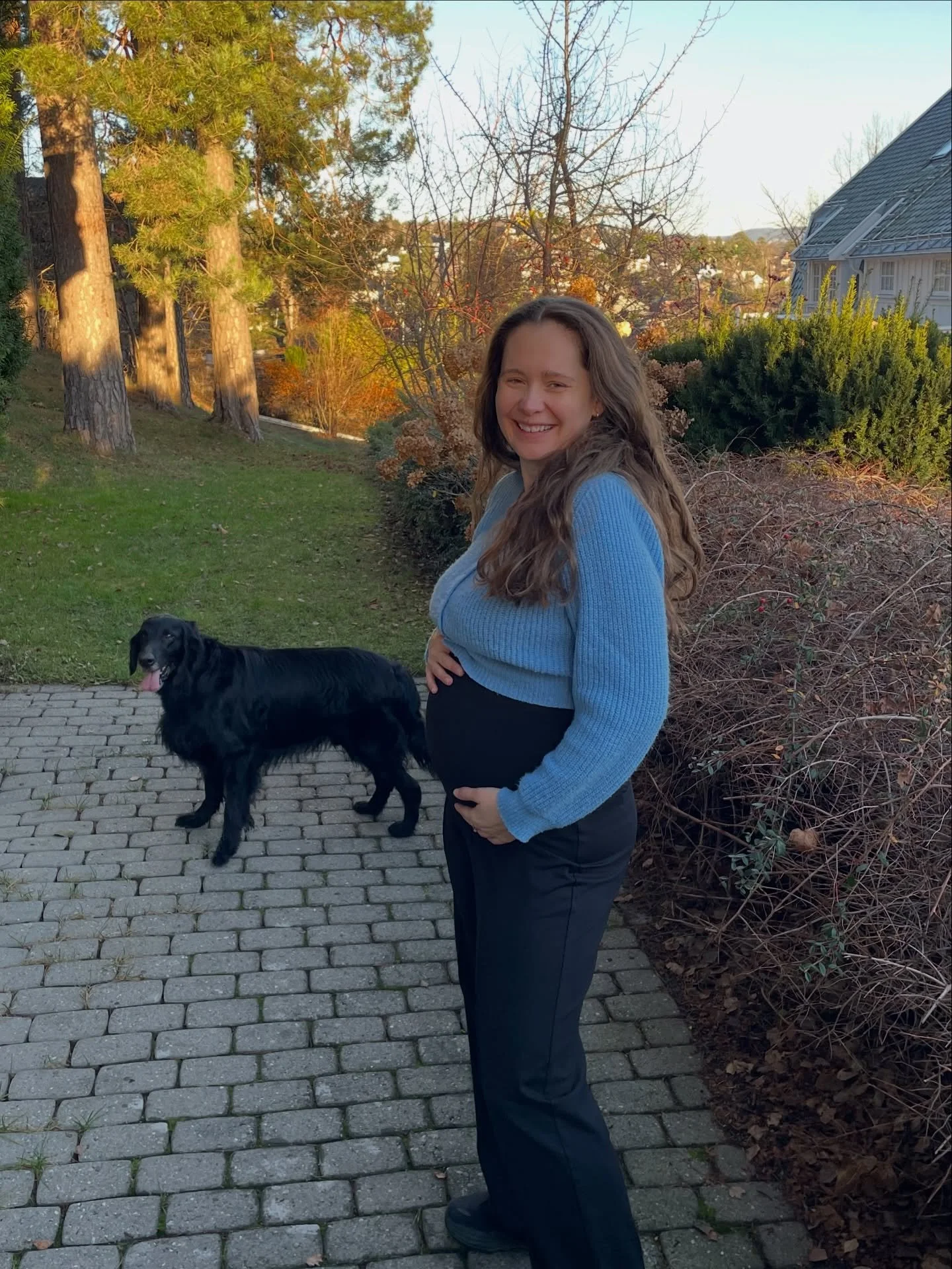 Entering my third trimester like this 🫶

Pregnancy is wild. The nausea still comes and goes, and I seem to need both extra rest and an unreasonable number of cinnamon buns to get through the day 😄

It&rsquo;s also really special to feel a little on