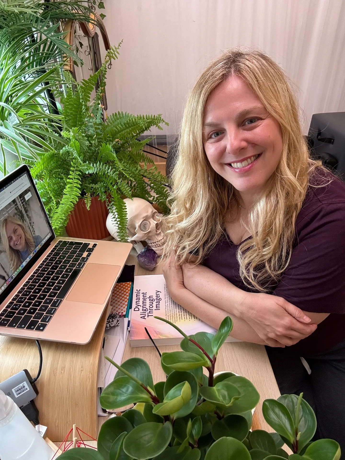 Embodiment of ease, flow and fluidity&hellip;

Happy teacher signing off for Friday - I have just come out of Franklin Method&reg; stream where we were embodying Neuro Fascial Dynamics and I have been learning about the latest research that went to t