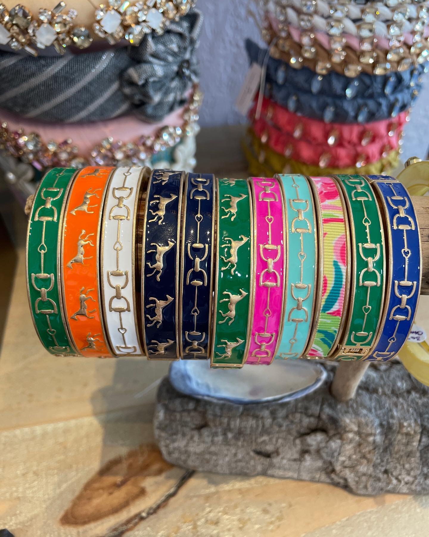 Build your enamel bangle collection! We love these fashion pieces as an addition to any stack!! 💎💜 

#shoplavenderpatch #perfectgift #beautifulday #treatmom #momsday #mothersdaygifts #latesttrend #sopretty #stackotd #horsebit #rodeofashion #downtow