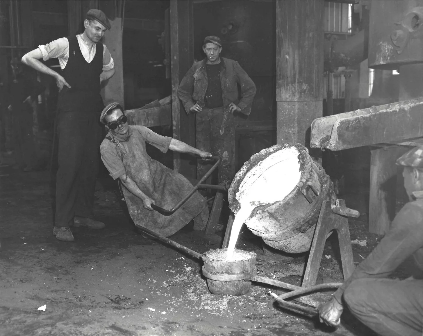 Pouring metal 2