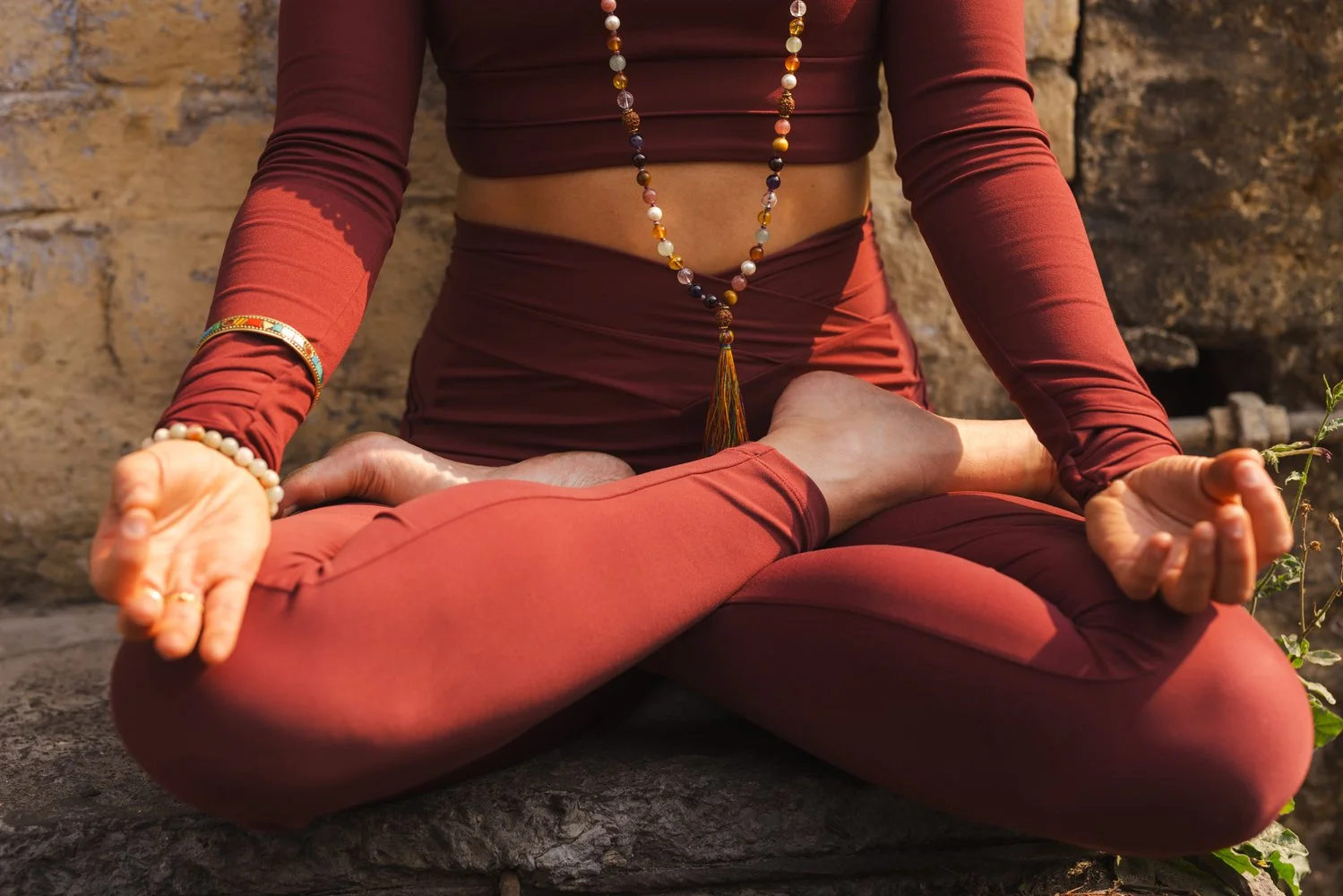 Quelles mudras pour quelle intention ? Guide complet pour débutants