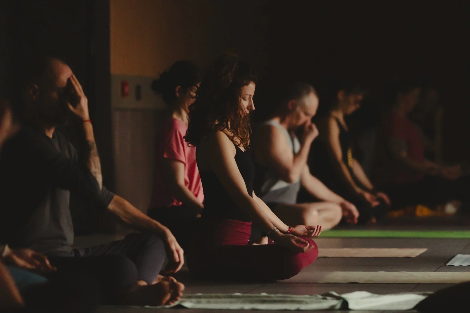 Les erreurs les plus fréquentes en yoga (et comment pratiquer en sécurité)