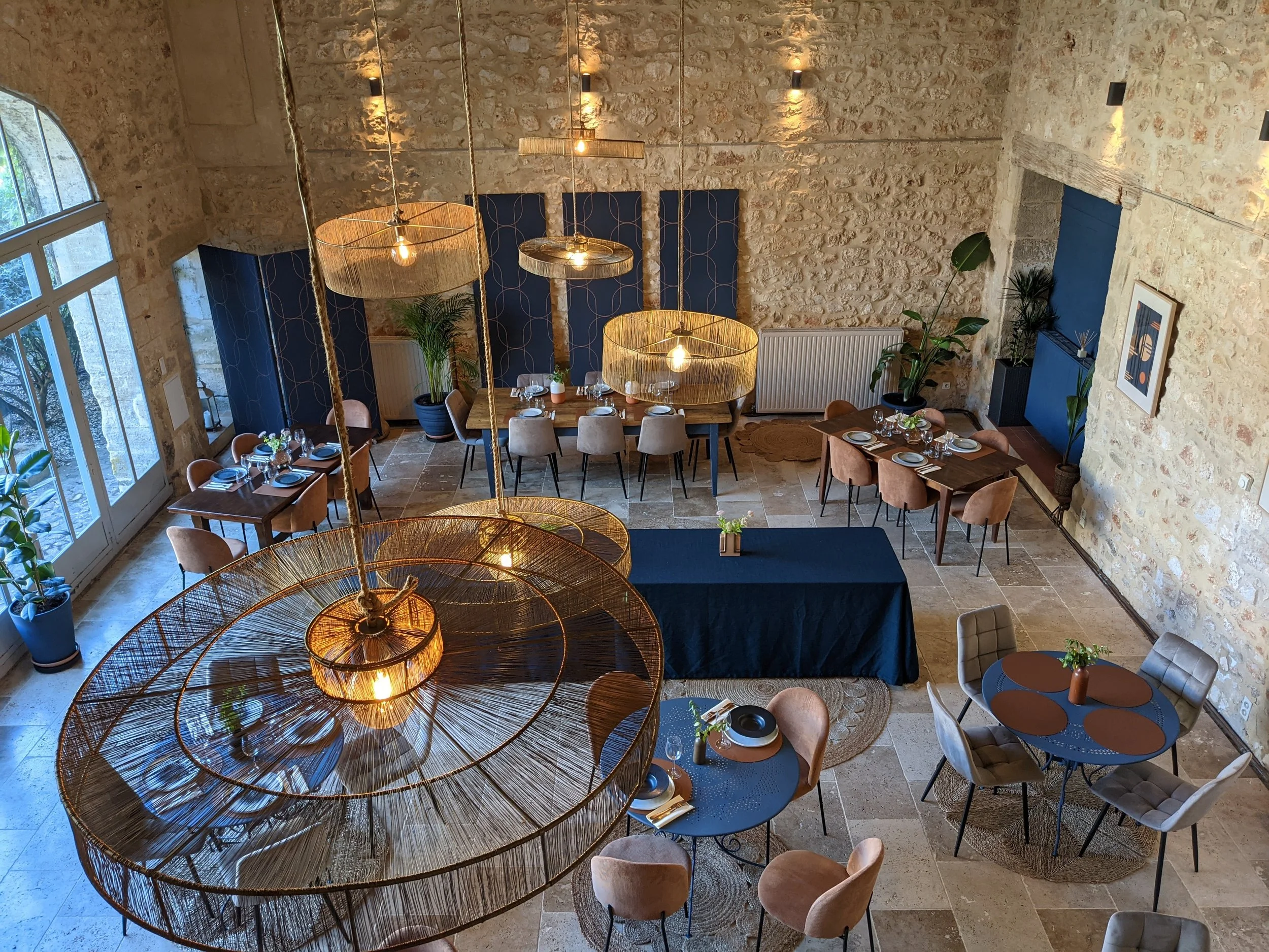 Mas-des-Oules_restaurant _vue den haute _grand angle_2021.jpg