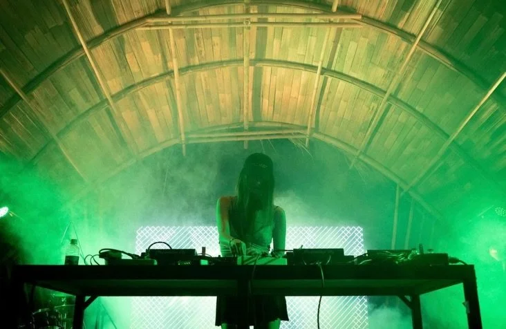 Artist, musician, and writer Flora Yin Wong joins 𝘊𝘰𝘭𝘭𝘦𝘤𝘵𝘪𝘷𝘦 𝘈𝘭𝘵𝘢𝘳 for 𝘊𝘖𝘋𝘈 &ndash; an offering of live art and music curated by @diasporas_now

@floraytw will perform a live instrumental set for 𝘊𝘰𝘭𝘭𝘦𝘤𝘵𝘪𝘷𝘦 𝘈𝘭𝘵𝘢𝘳, as