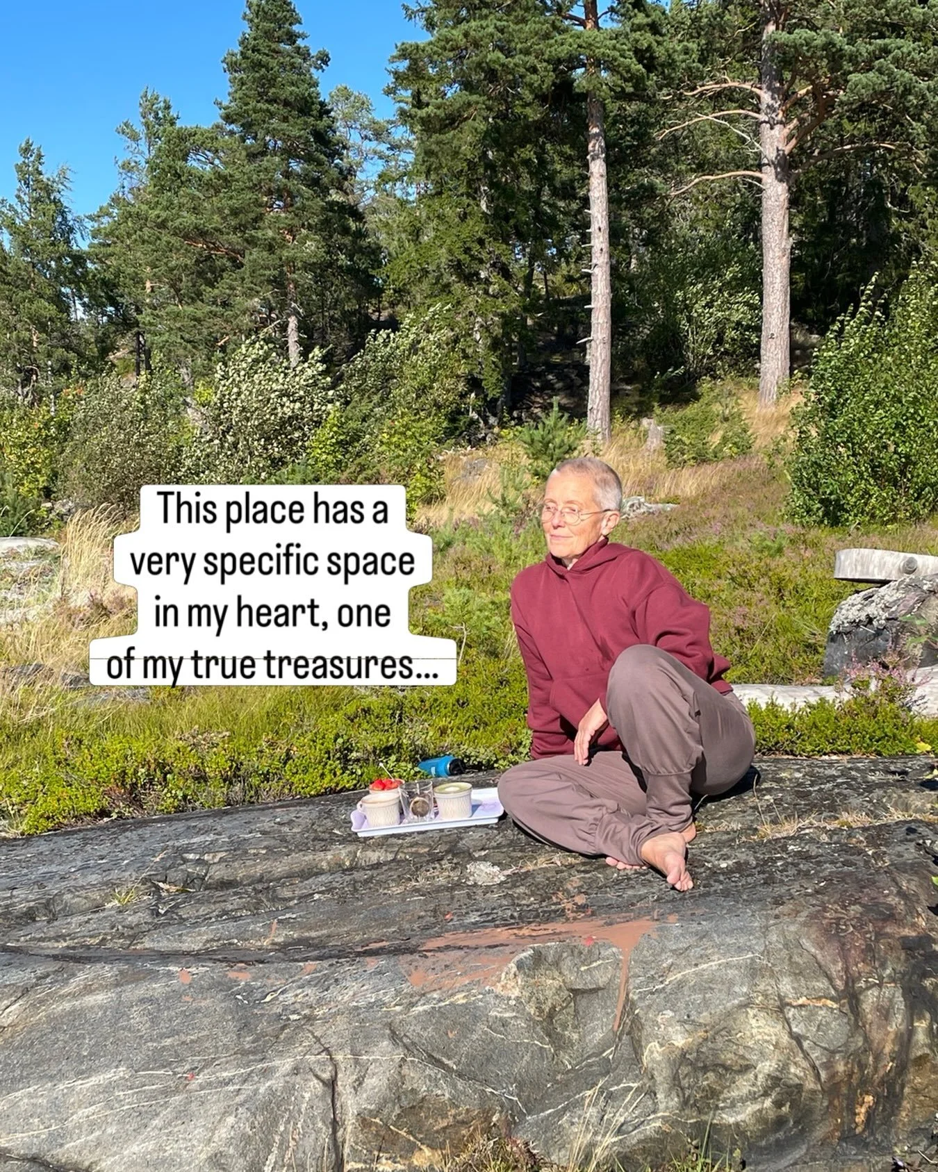 When I visited this small beautiful little island on the High Coast for the first time 2020, I was in deep exhaustion. 

Arriving here after a challenging travel with a nervous system broken into pieces and a mind that was literally on fire 🔥&hellip