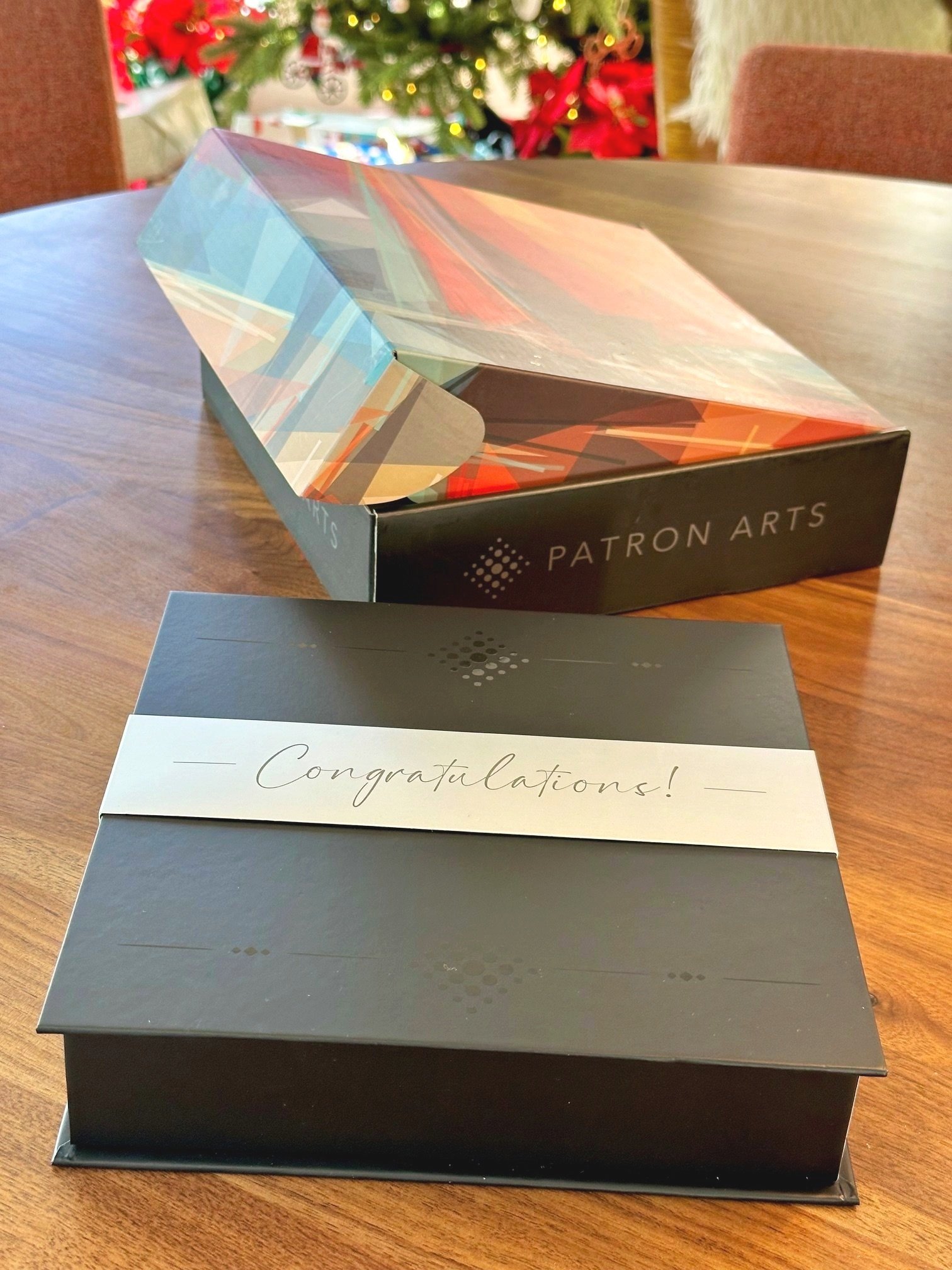 Corporate gifts, closing gifts, employee appreciation gifts, art, gifts