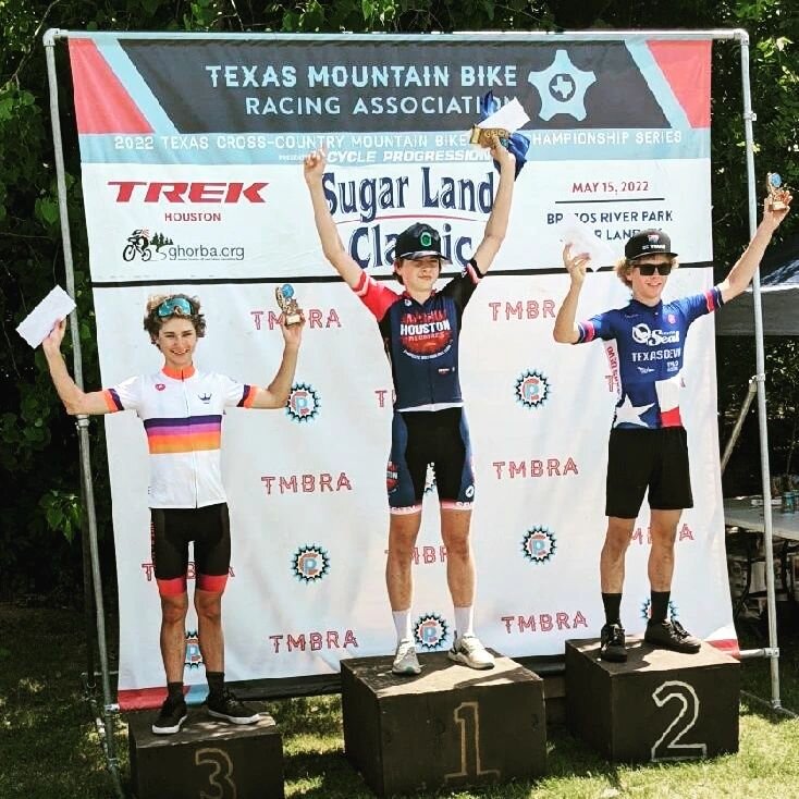 An awesome day racing mountain bikes at the Sugarland XC. We are so stoked to see so many Race Station athletes on the podium. More importantly smiles all around!
Pro tip: bikes are funner when you're fit -
