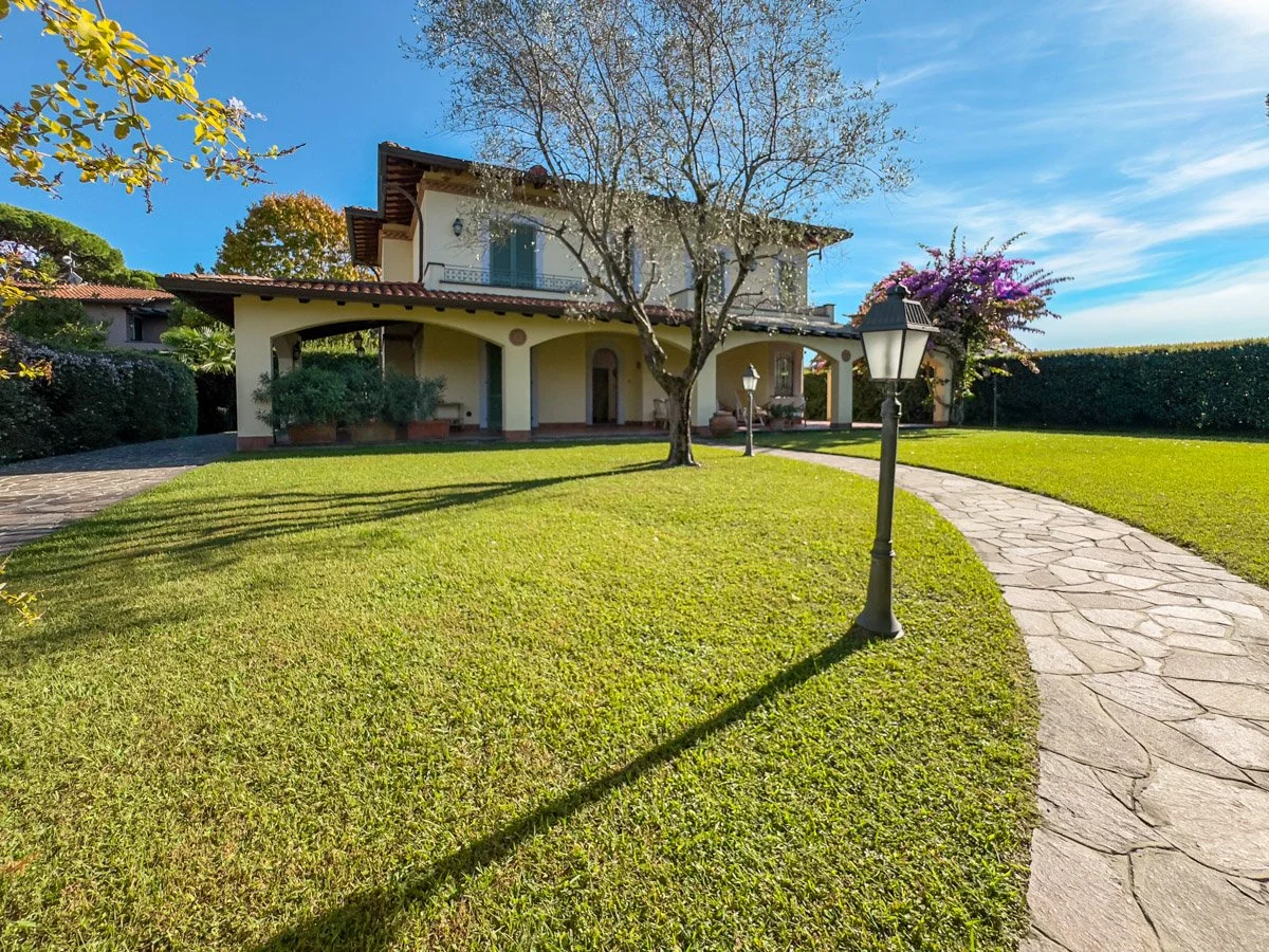 Forte dei Marmi - deliziosa villa con ampio giardino