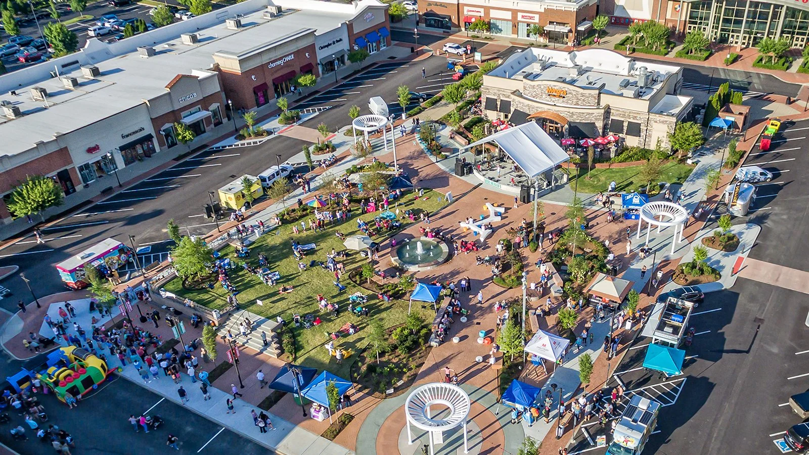The Streets of Indian Lake is a community-oriented lifestyle center — a place to shop, dine & gather.