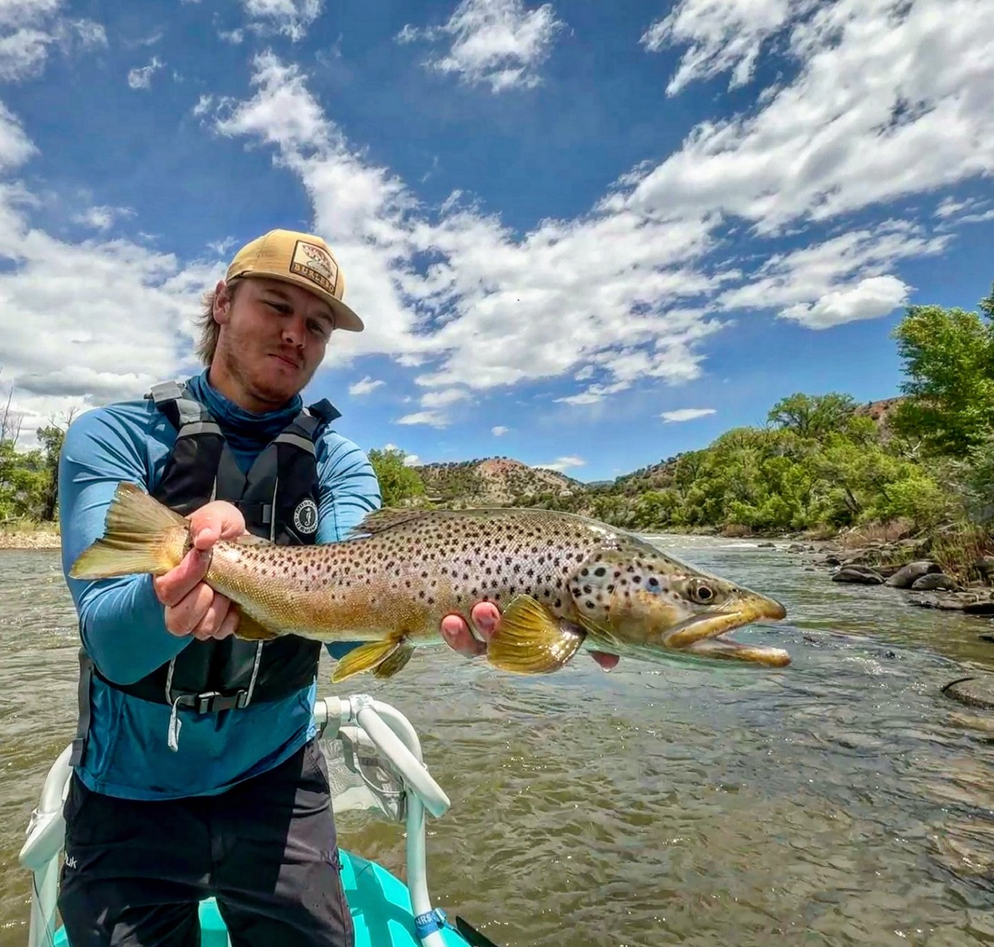 A beautiful day, beautiful fish and beautiful window 🪟 of some beautiful water 💦 with @trionthefly &amp; @coloradowestslopeflyfishing &amp; @jeffmckenna29flyfishing 🎣 👍👌 #cwsff #coloradowestslopeflyfishing #nature #smile #travel #flyfishing #fis